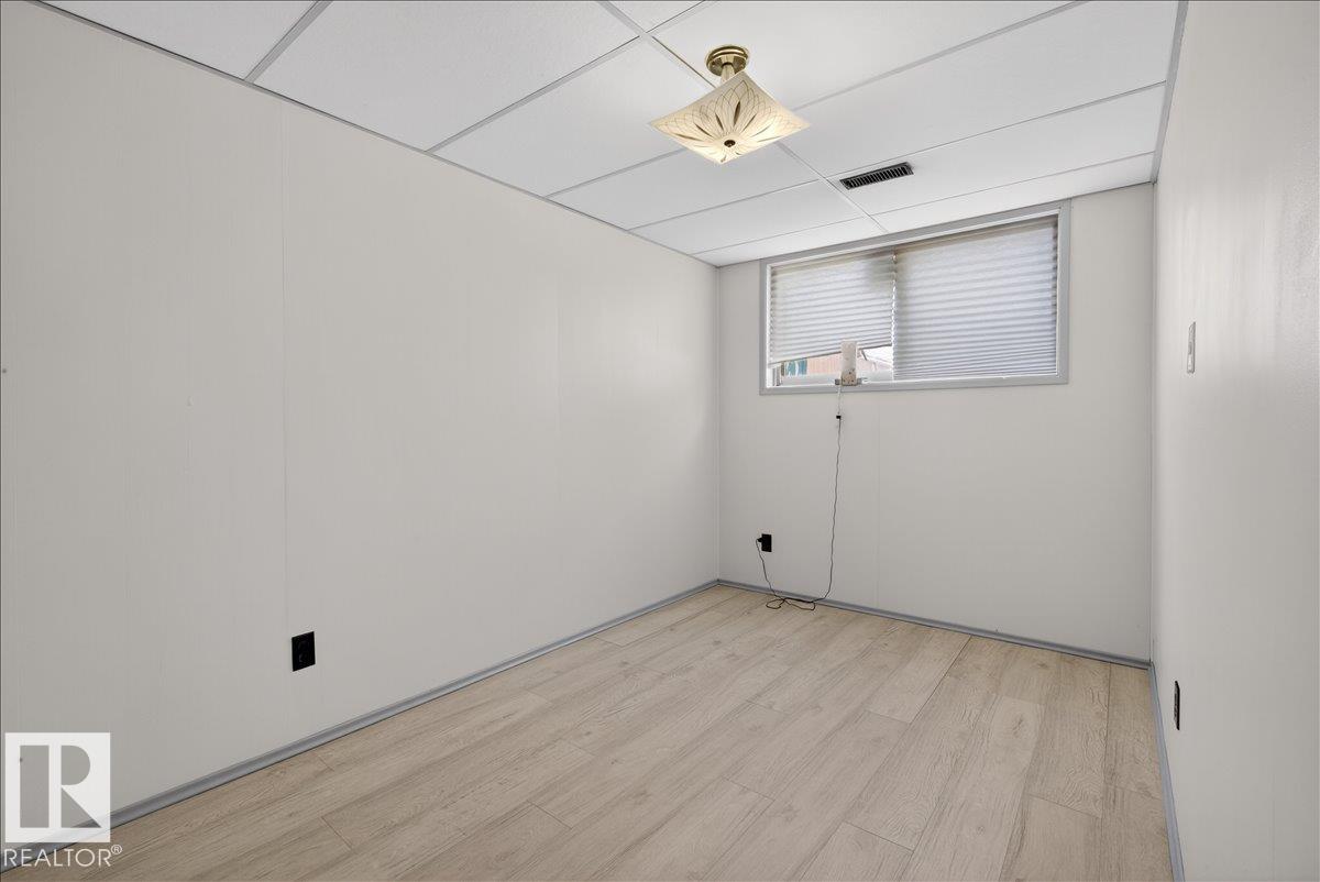 Photo 23 at 11836 42 Street NW, Beacon Heights, Edmonton