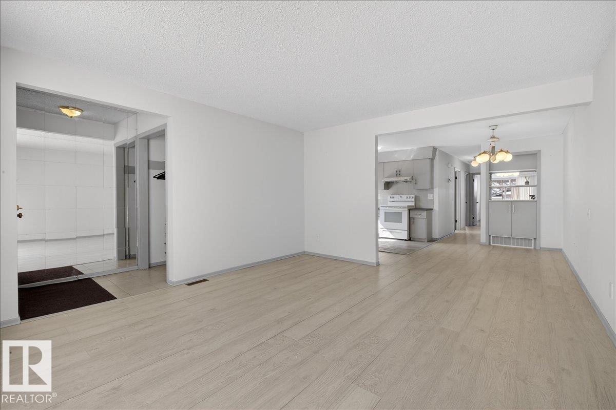 Photo 6 at 11836 42 Street NW, Beacon Heights, Edmonton