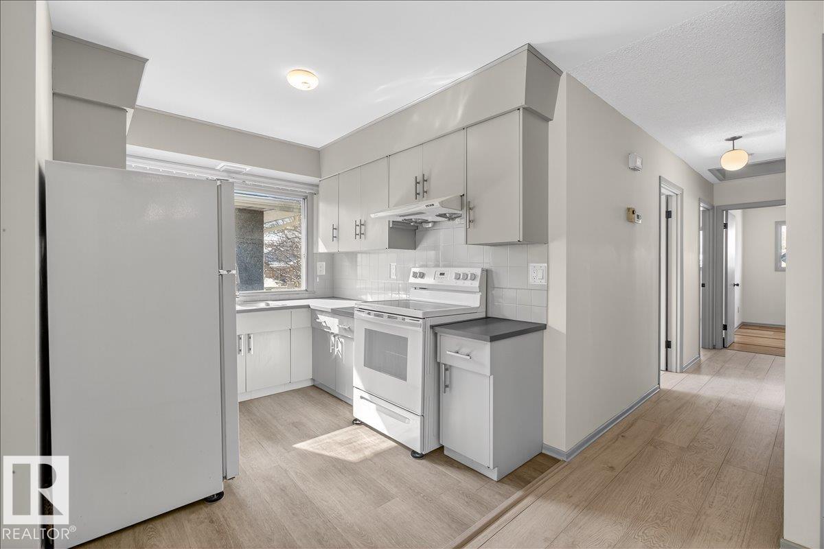 Photo 9 at 11836 42 Street NW, Beacon Heights, Edmonton