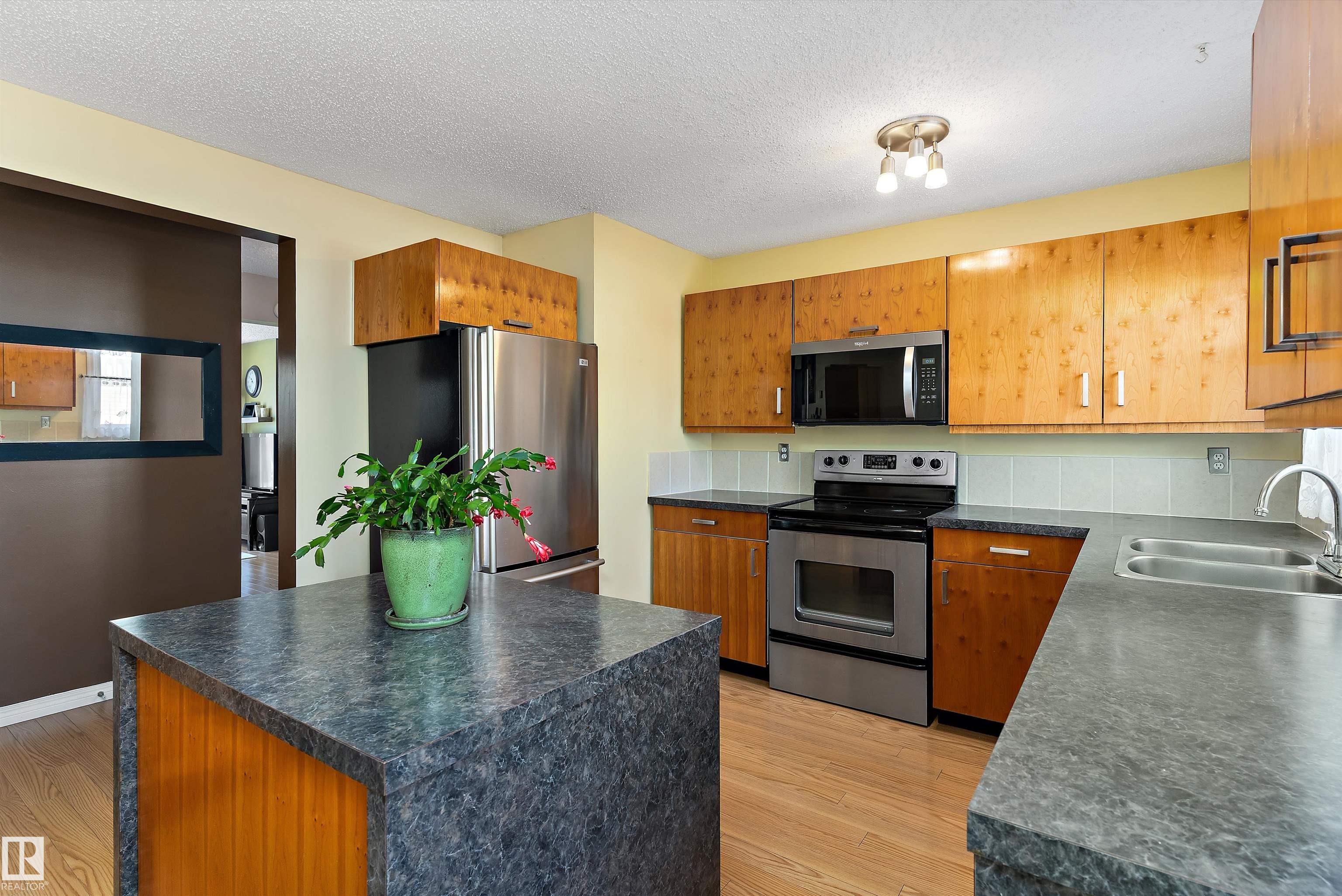 https://zimg.paragon.ice.com/ParagonImages/Property/PM/RAE/225392858/11/0/0/6f50dd31b2a2c62d50b4bfc9ab6deb6c/1/05c9f7b0d95269624ed4399e4becf027/225392858-c7f68256-e876-4546-a3fe-9d78efd247ec.JPG