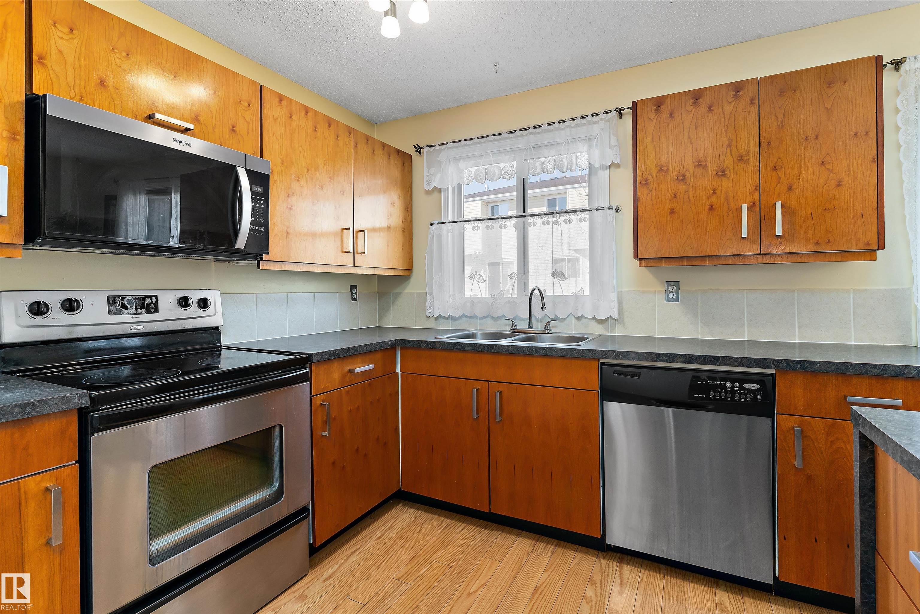 https://zimg.paragon.ice.com/ParagonImages/Property/PM/RAE/225392858/13/0/0/633ccaa77c91922aaa95ae93b3c1b11d/1/05c9f7b0d95269624ed4399e4becf027/225392858-815acf7e-e5a1-4b42-aa54-139d1073de4f.JPG