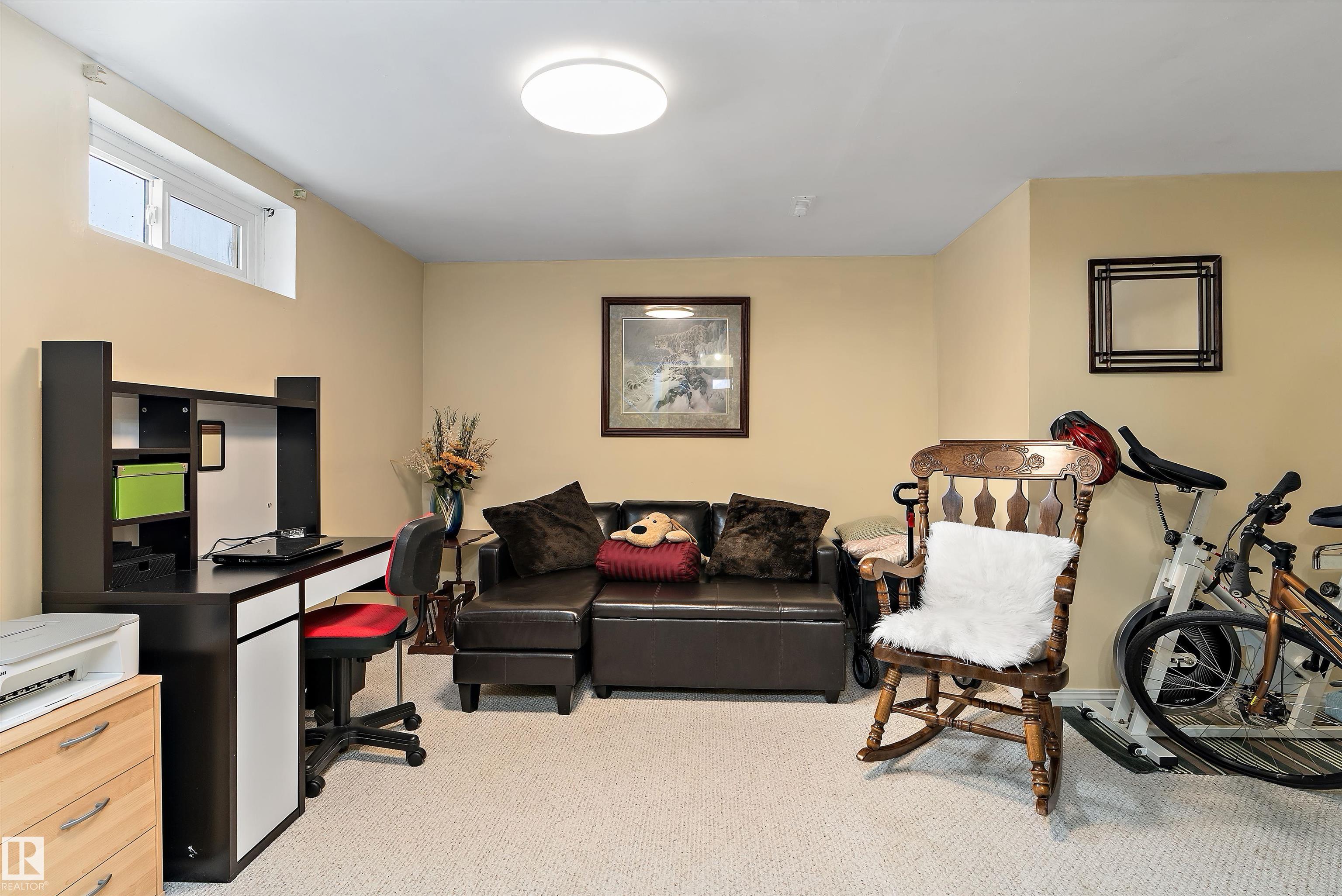 https://zimg.paragon.ice.com/ParagonImages/Property/PM/RAE/225392858/25/0/0/32a914d02261ef983ed0496a358a3557/1/05c9f7b0d95269624ed4399e4becf027/225392858-f4bfacf7-ceb9-4b57-9b18-1d02138cb239.JPG