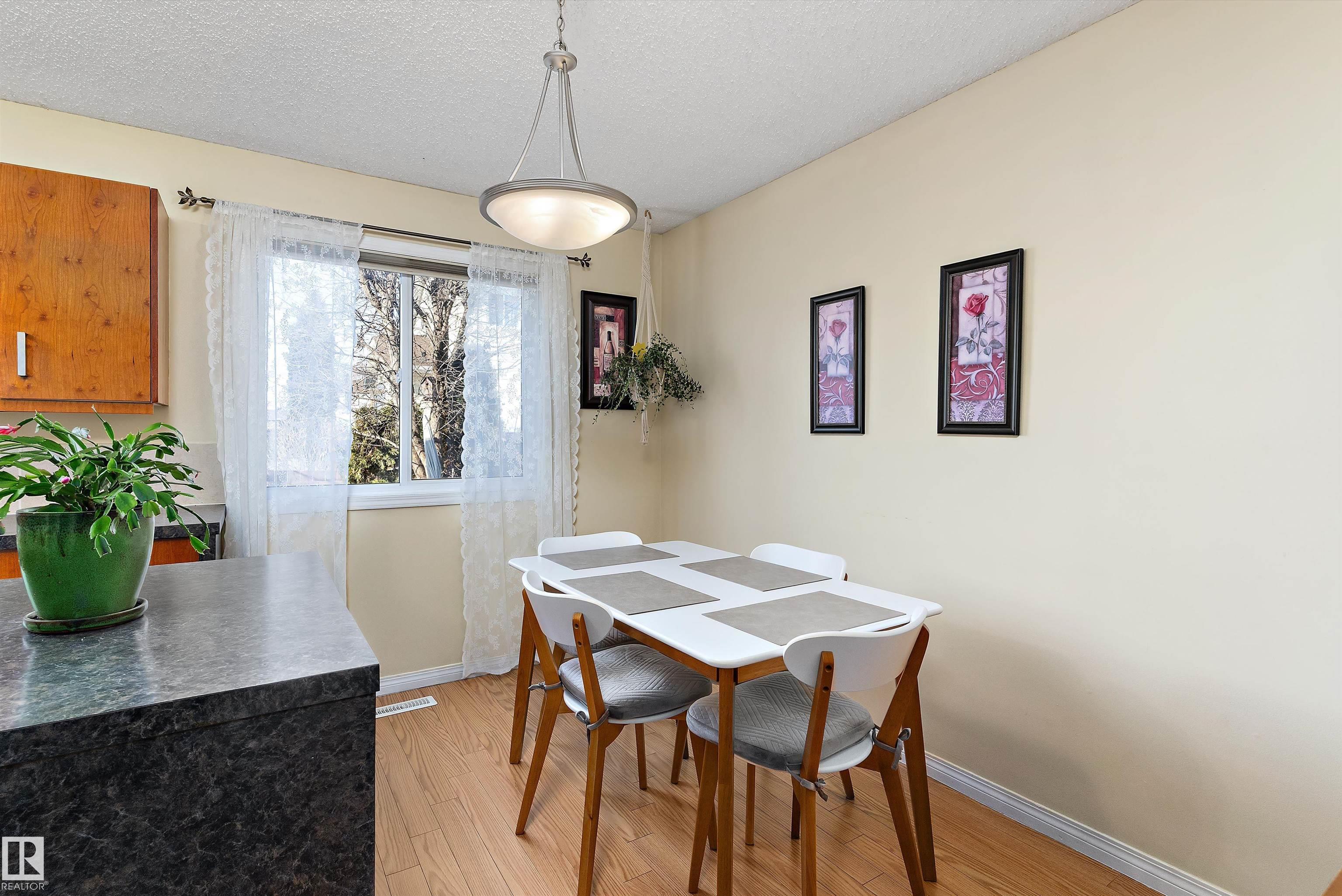 https://zimg.paragon.ice.com/ParagonImages/Property/PM/RAE/225392858/8/0/0/8f28a4ff57e74376699b5300d6be1d32/1/05c9f7b0d95269624ed4399e4becf027/225392858-9a812314-8292-44cb-98b0-8467587fb7c7.JPG