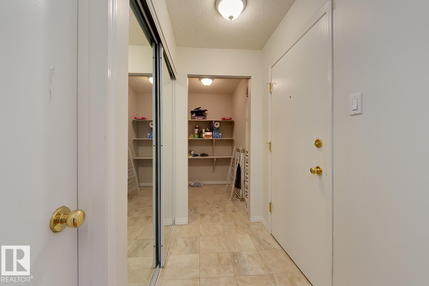 102 - 11217 103 Avenue NW, Wîhkwêntôwin, Edmonton