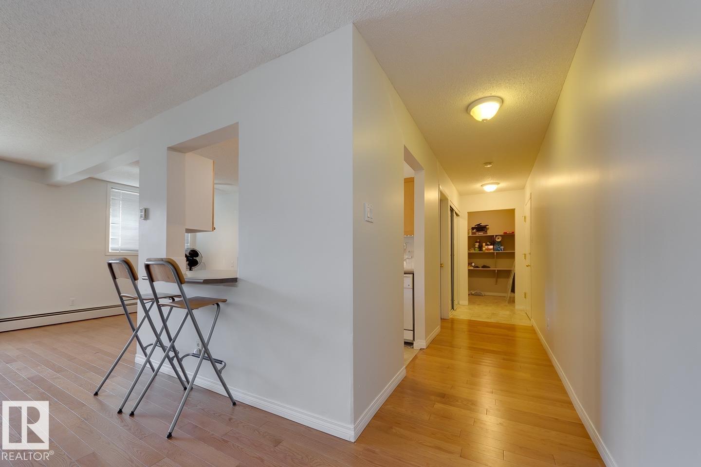 102 - 11217 103 Avenue NW, Wîhkwêntôwin, Edmonton