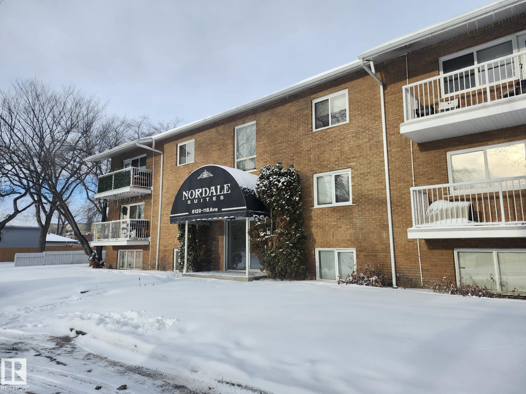 Photo 12 at 4 - 6120 118 Avenue NW, Montrose, Edmonton