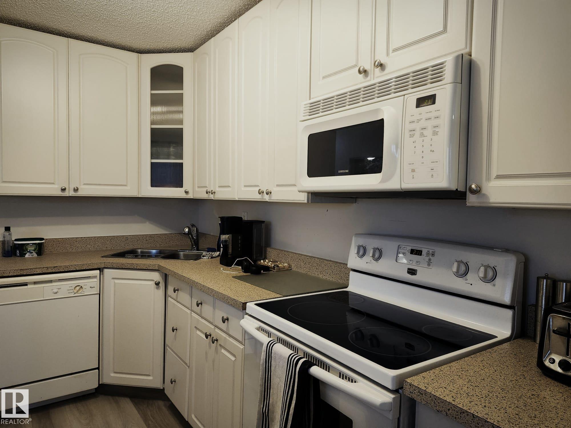 4 - 6120 118 Avenue NW, Montrose, Edmonton