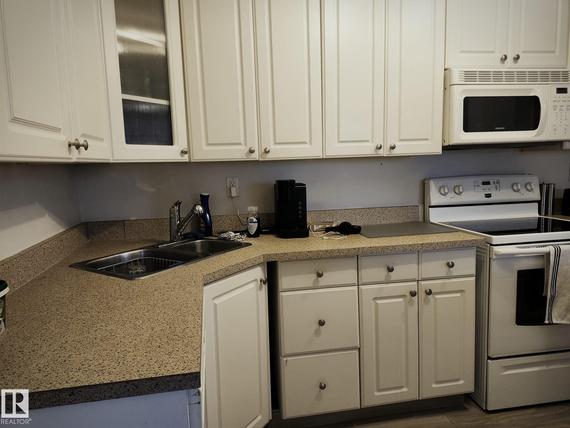 Photo 6 at 4 - 6120 118 Avenue NW, Montrose, Edmonton