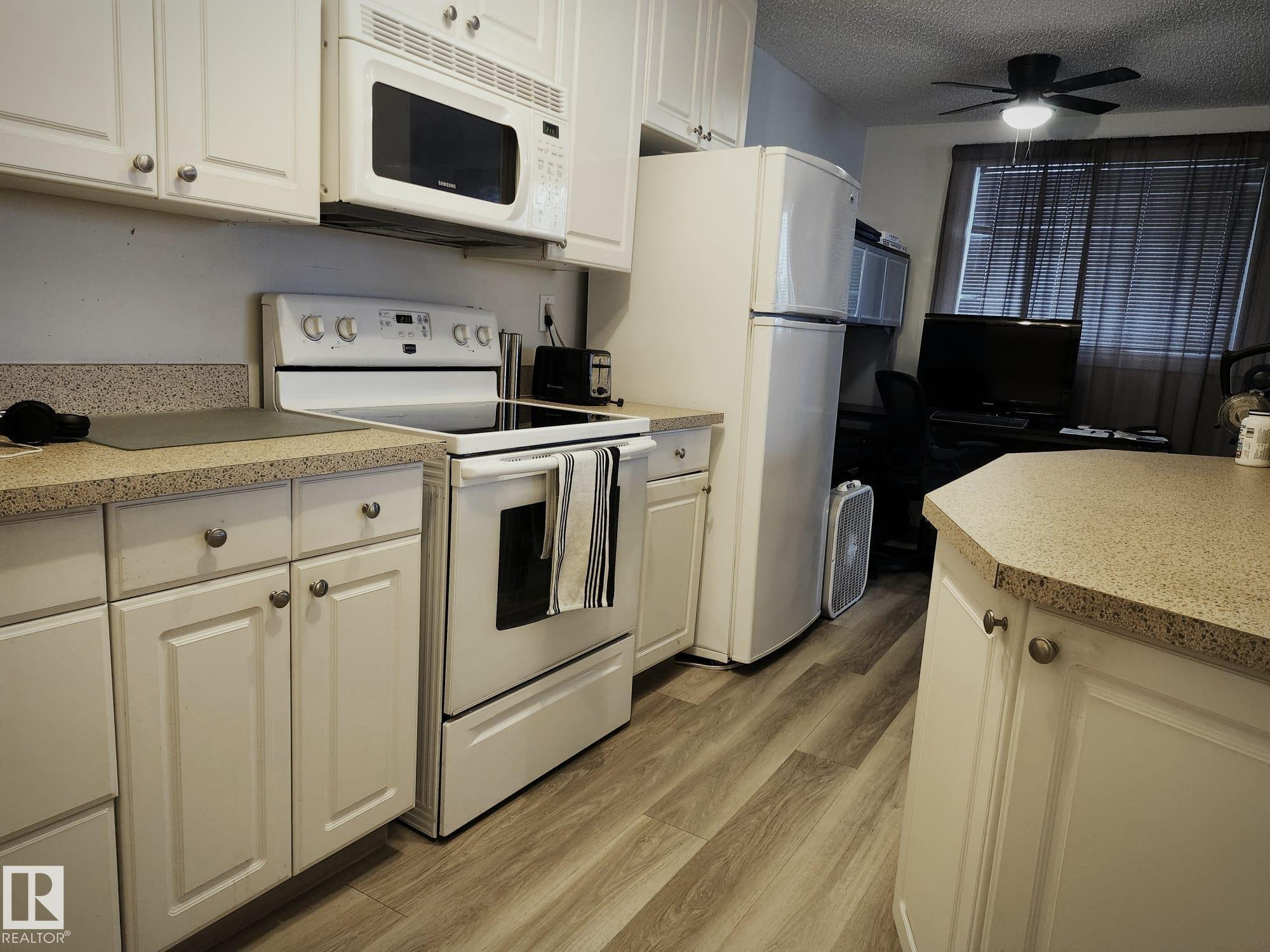 Photo 7 at 4 - 6120 118 Avenue NW, Montrose, Edmonton