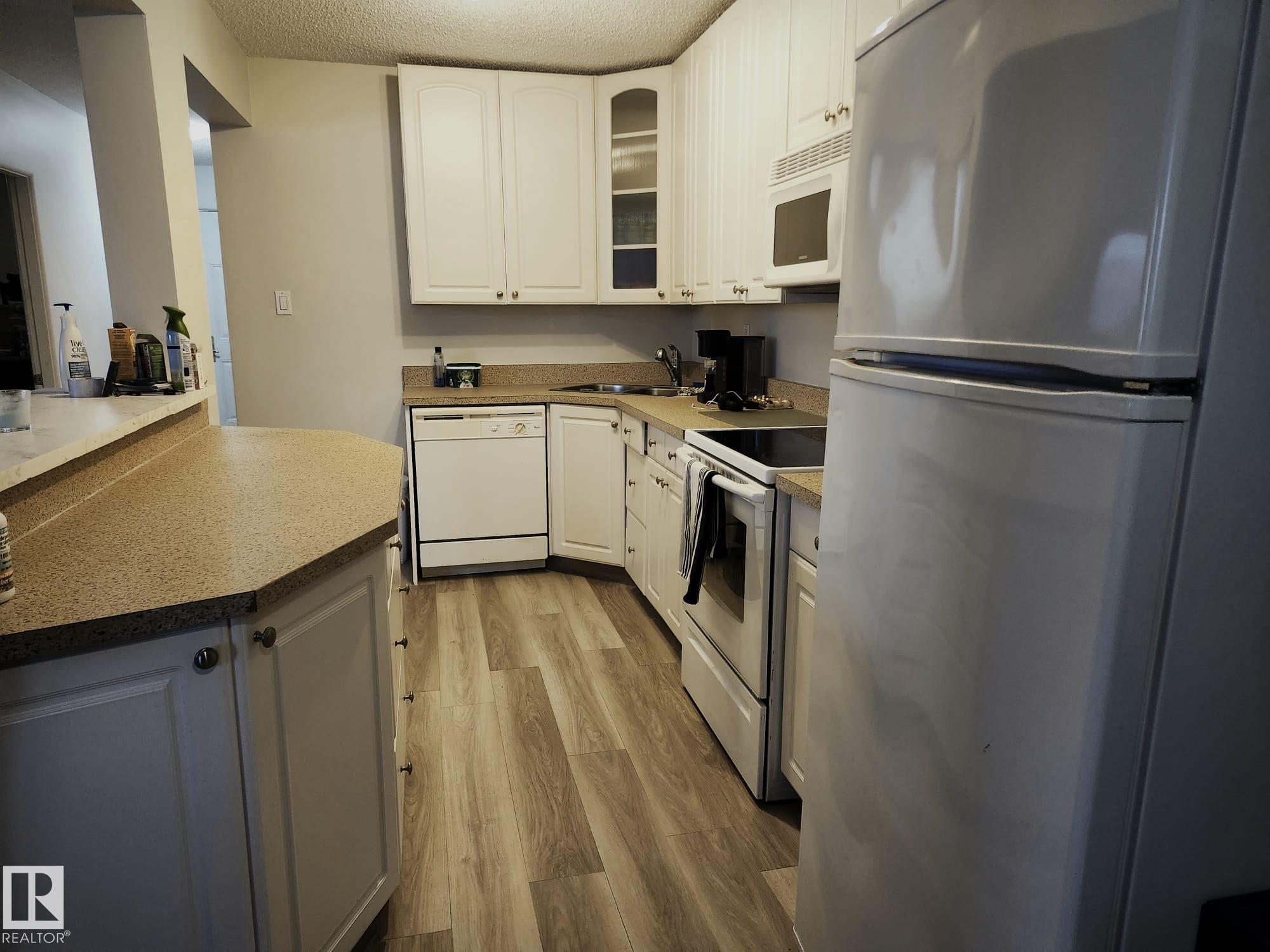 Photo 8 at 4 - 6120 118 Avenue NW, Montrose, Edmonton