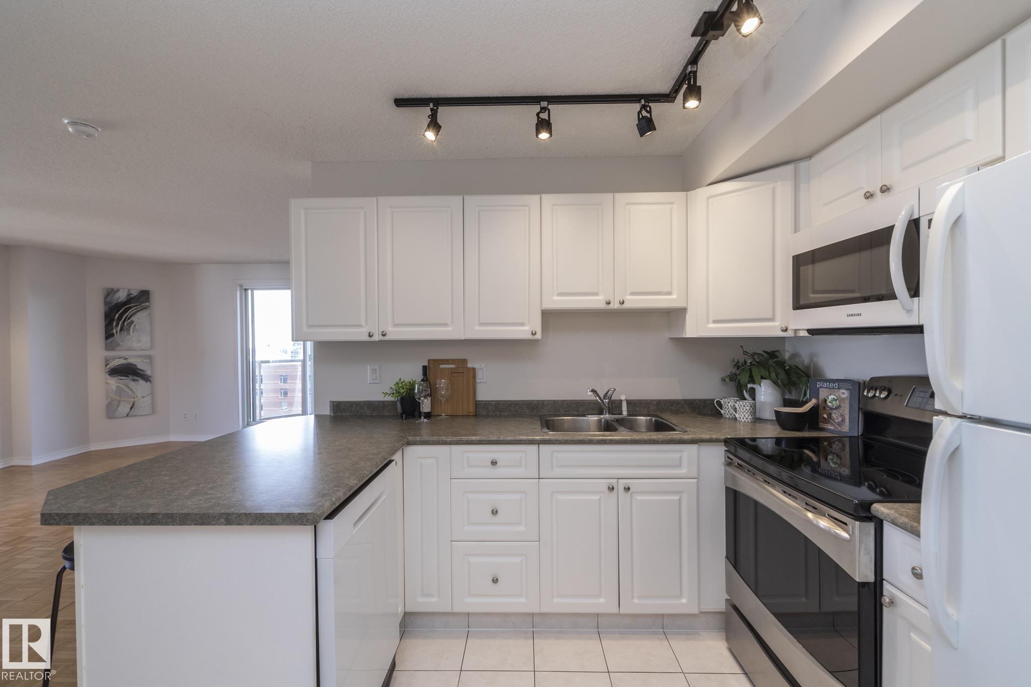 801 - 10909 103 Avenue NW, Downtown, Edmonton