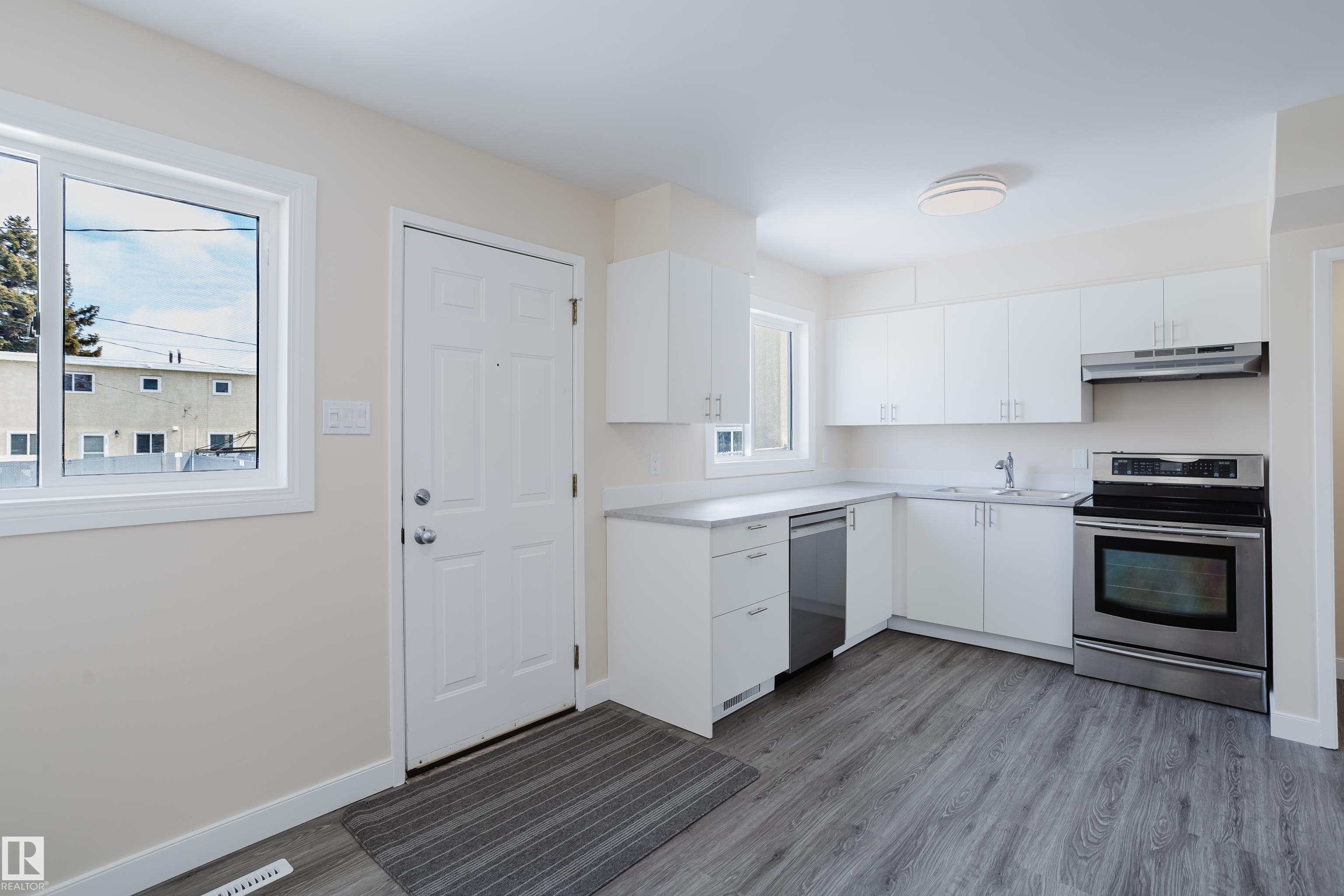 Photo 11 at 13305 89a Street NW, Glengarry, Edmonton