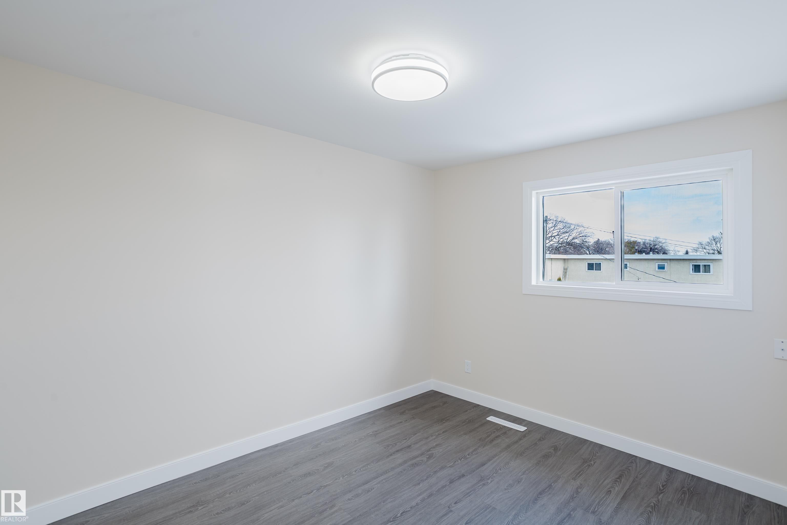 Photo 17 at 13305 89a Street NW, Glengarry, Edmonton