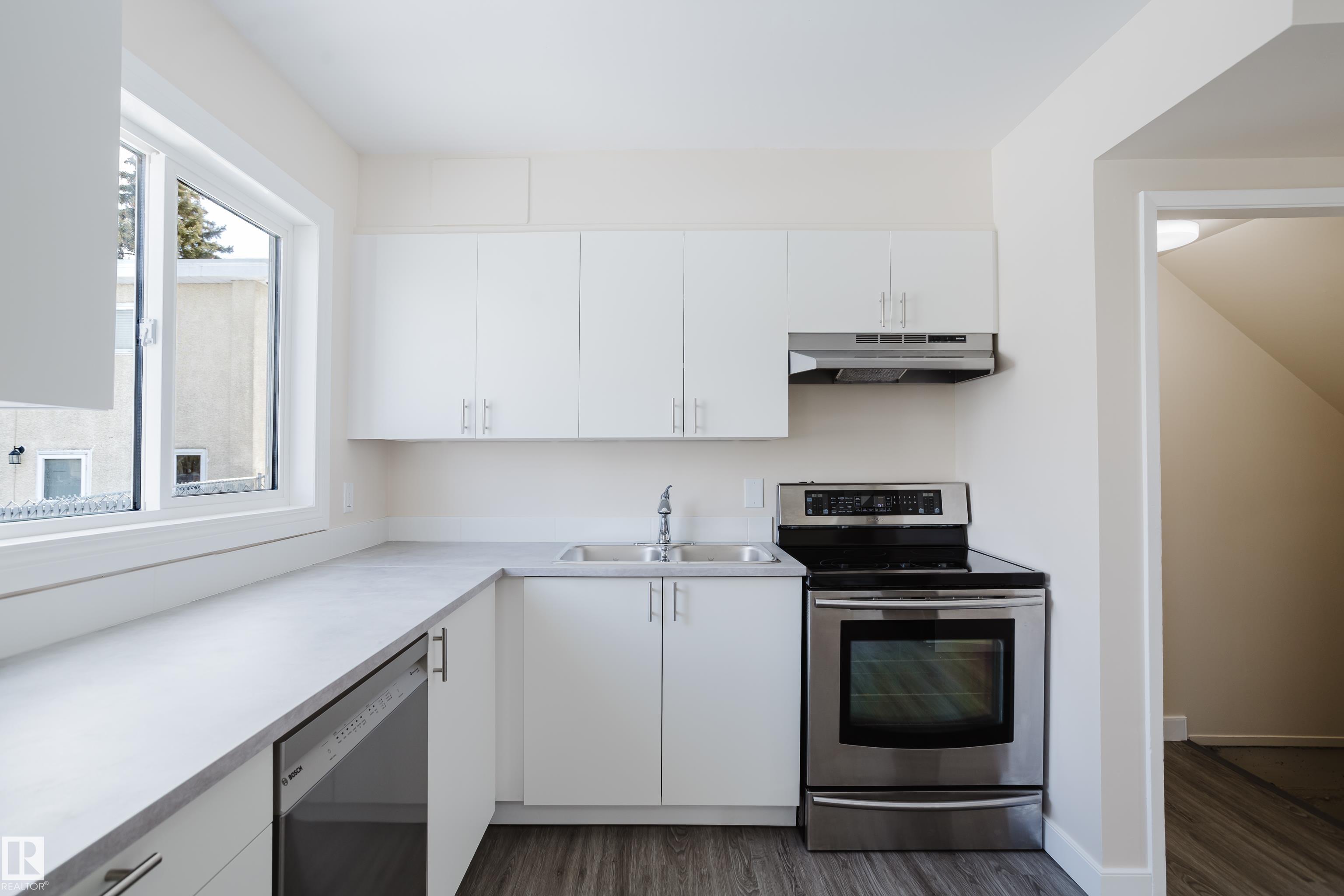 Photo 8 at 13305 89a Street NW, Glengarry, Edmonton