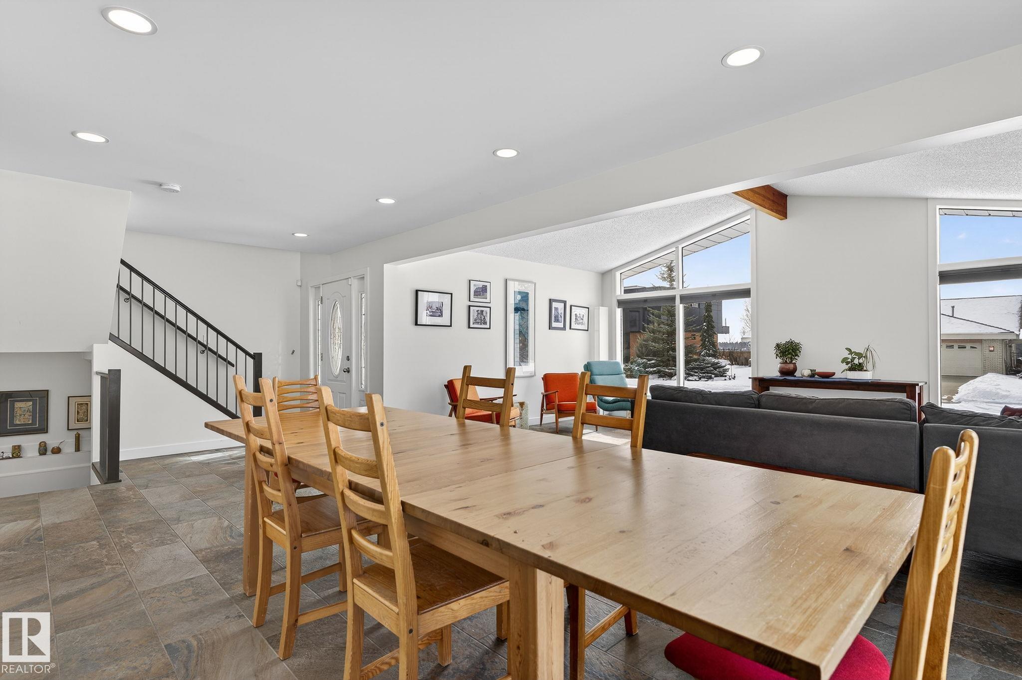 Photo 11 at 15404 Rio Terrace Drive NW, Rio Terrace, Edmonton