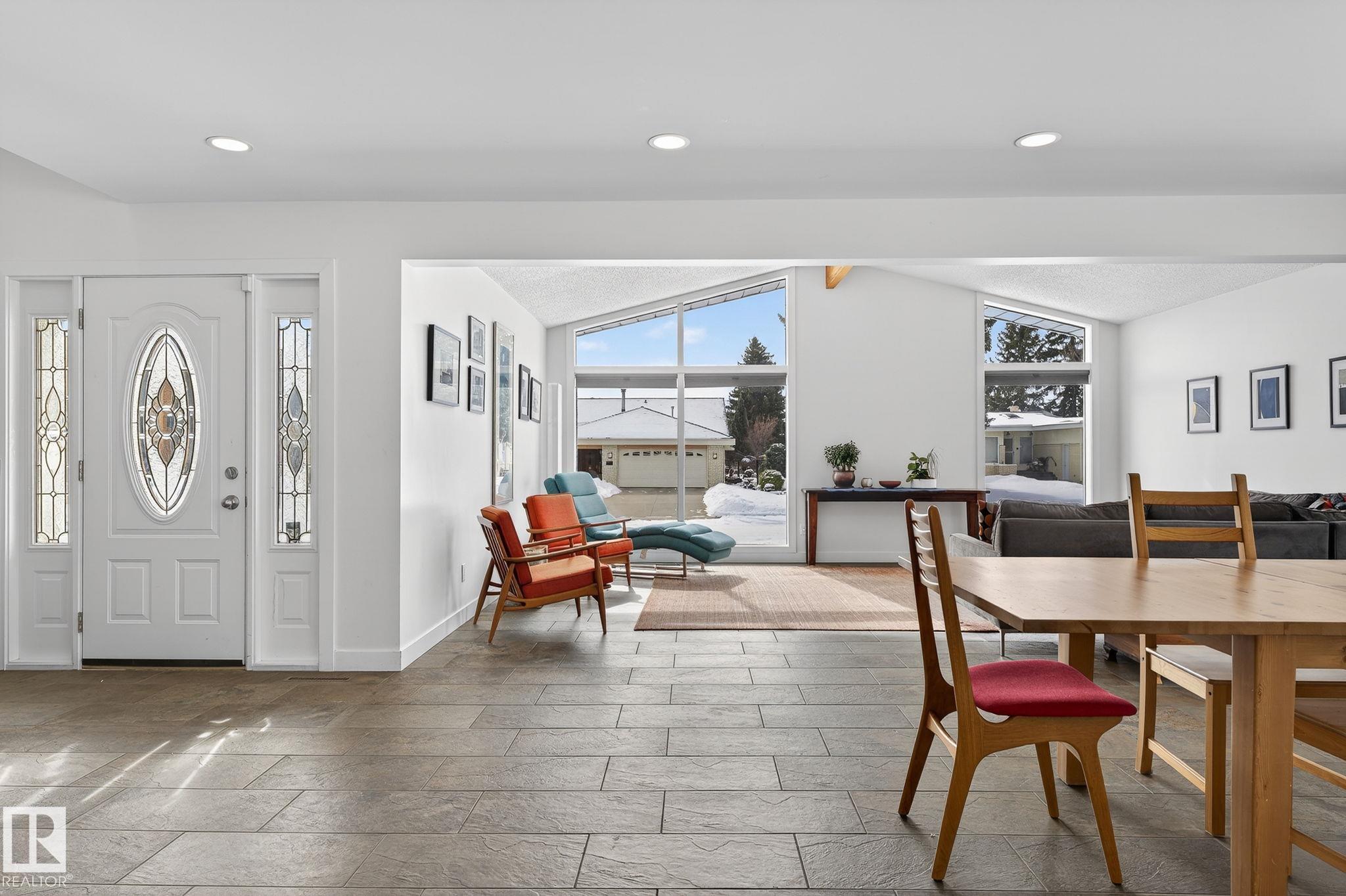 Photo 13 at 15404 Rio Terrace Drive NW, Rio Terrace, Edmonton