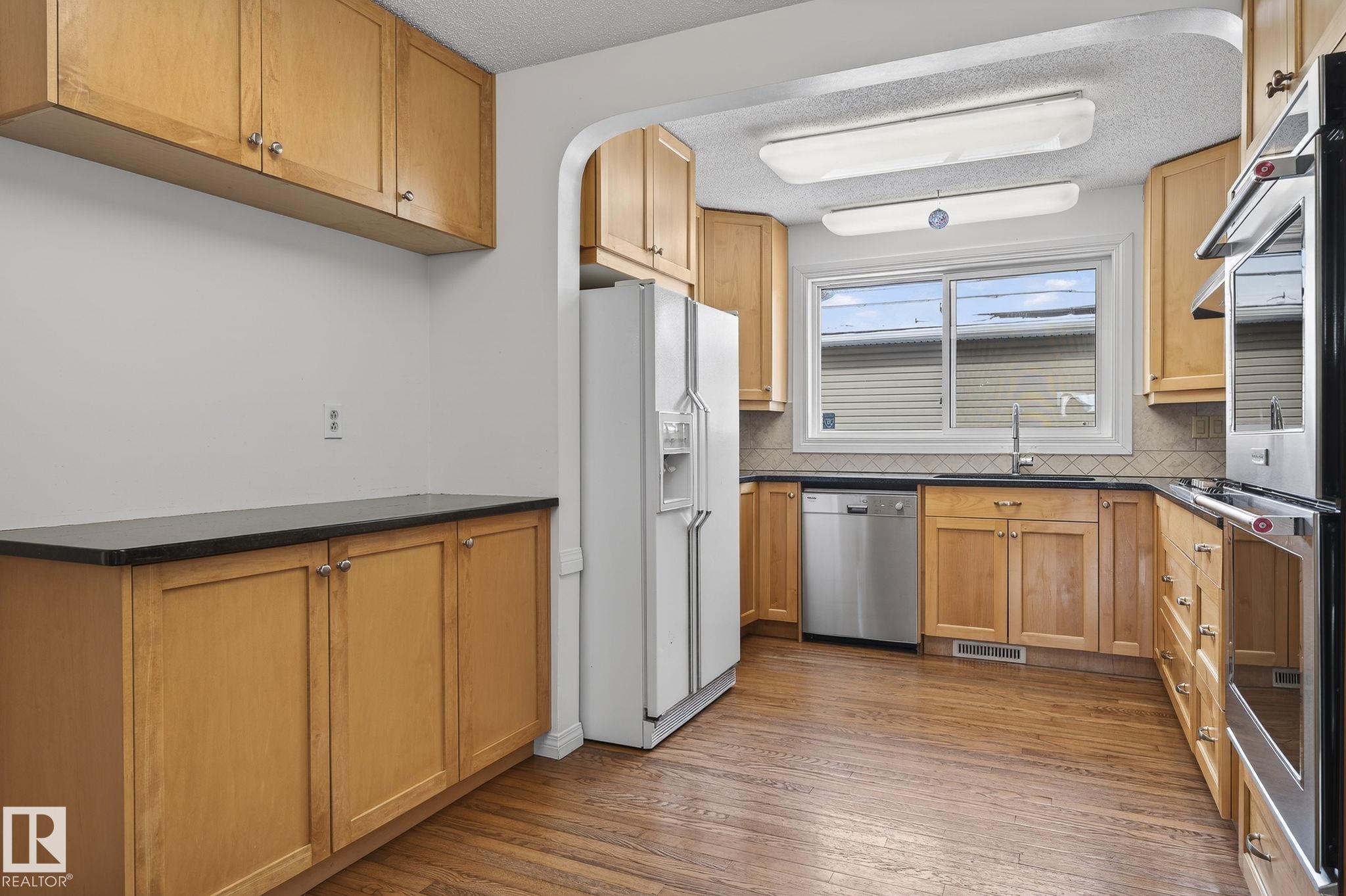 Photo 14 at 15404 Rio Terrace Drive NW, Rio Terrace, Edmonton