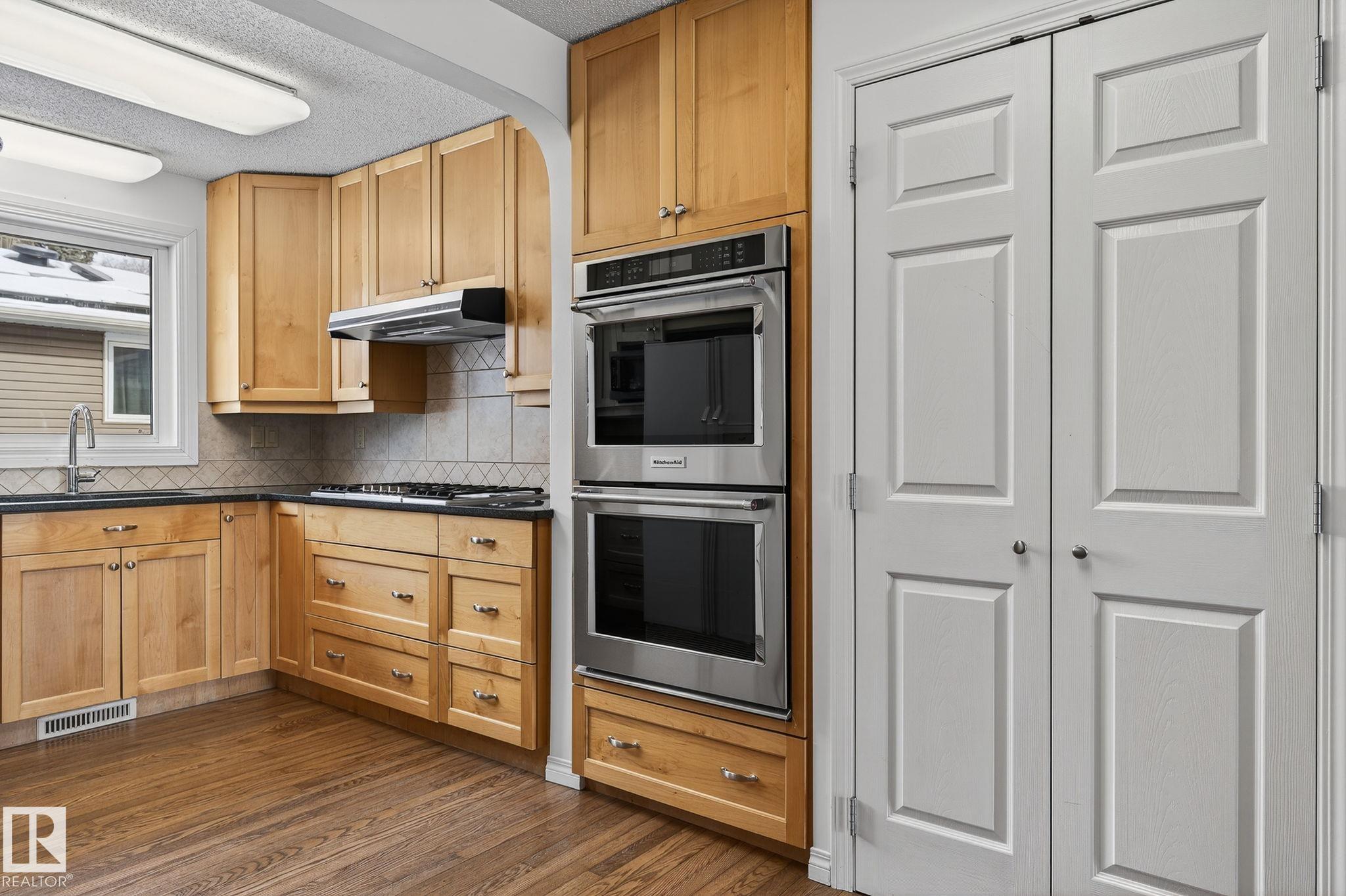 Photo 17 at 15404 Rio Terrace Drive NW, Rio Terrace, Edmonton