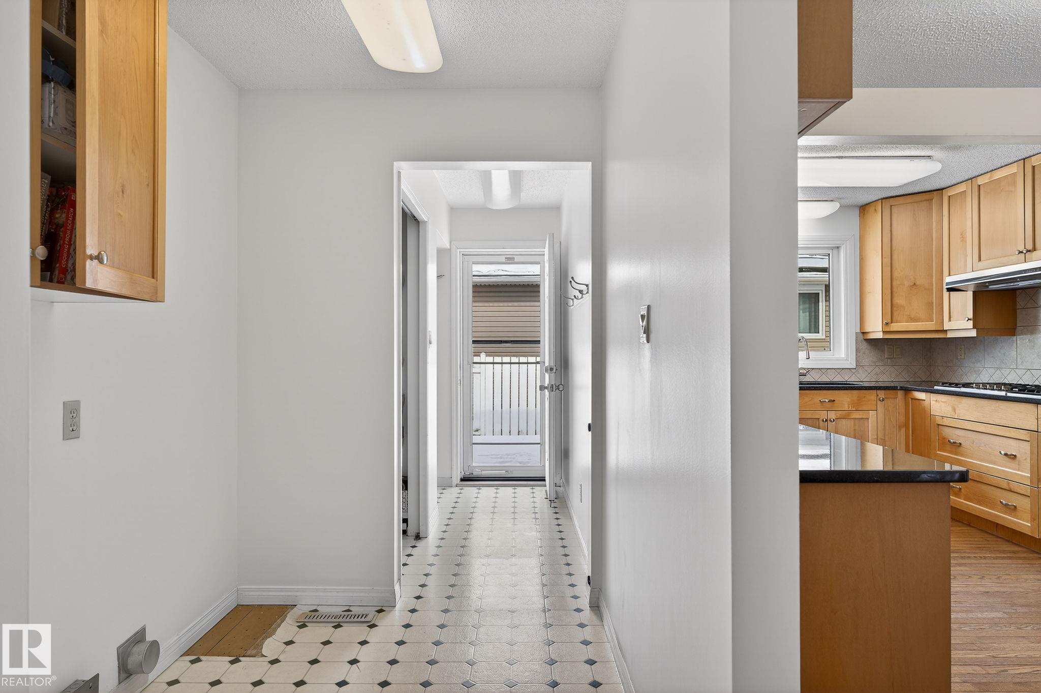 Photo 22 at 15404 Rio Terrace Drive NW, Rio Terrace, Edmonton