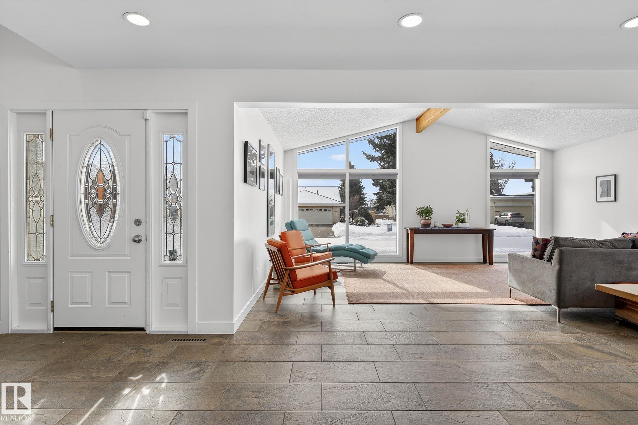 Photo 6 at 15404 Rio Terrace Drive NW, Rio Terrace, Edmonton