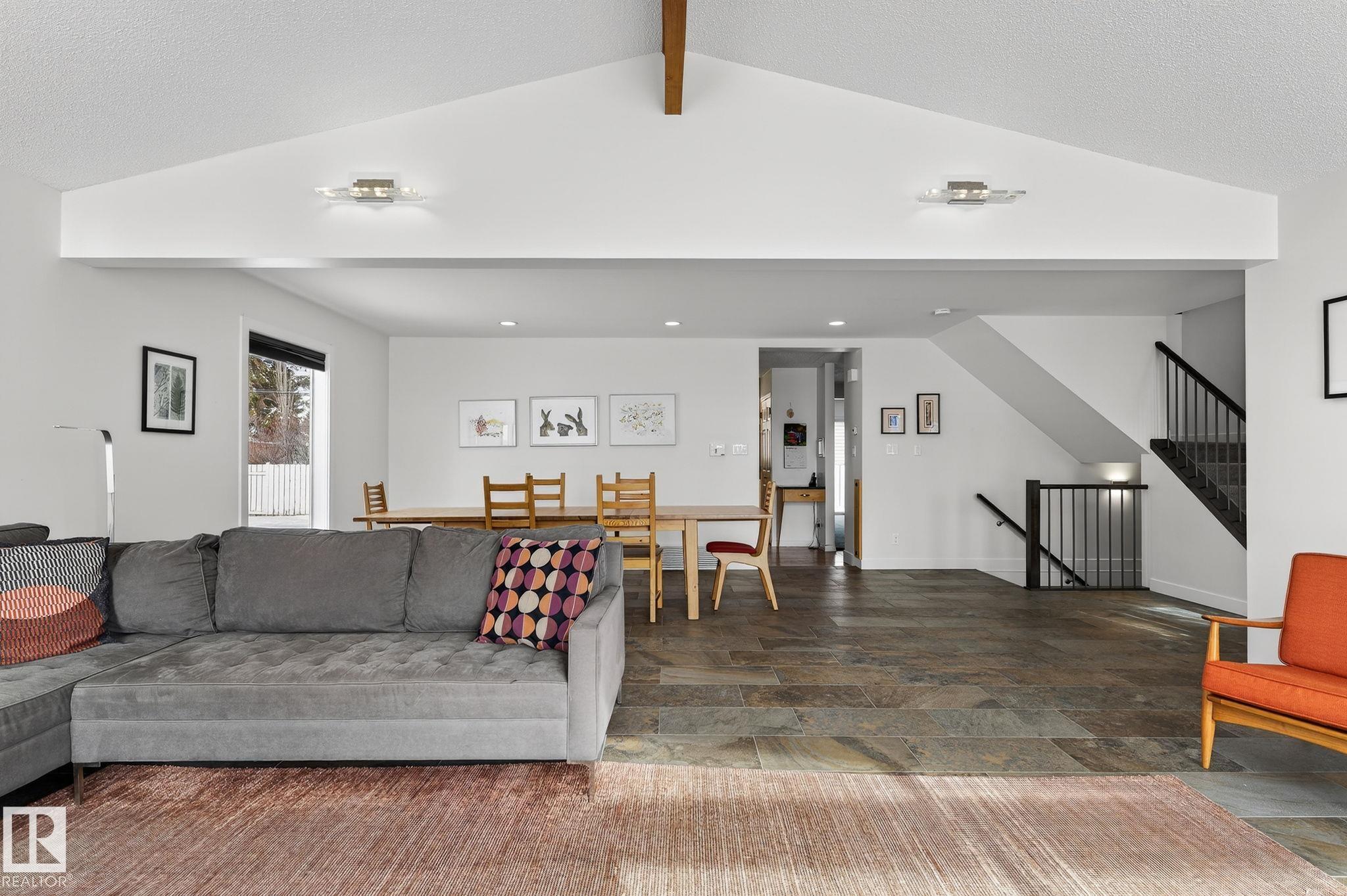 Photo 9 at 15404 Rio Terrace Drive NW, Rio Terrace, Edmonton