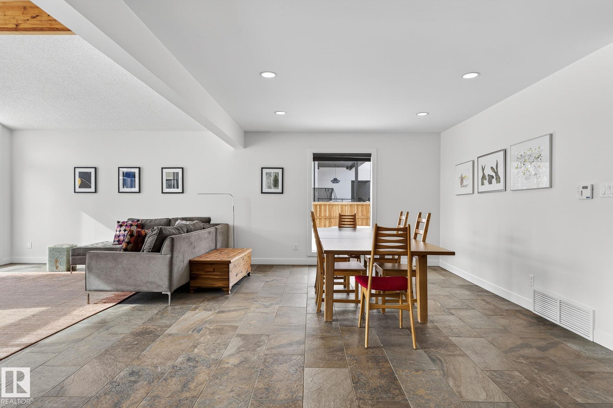 Photo 10 at 15404 Rio Terrace Drive NW, Rio Terrace, Edmonton