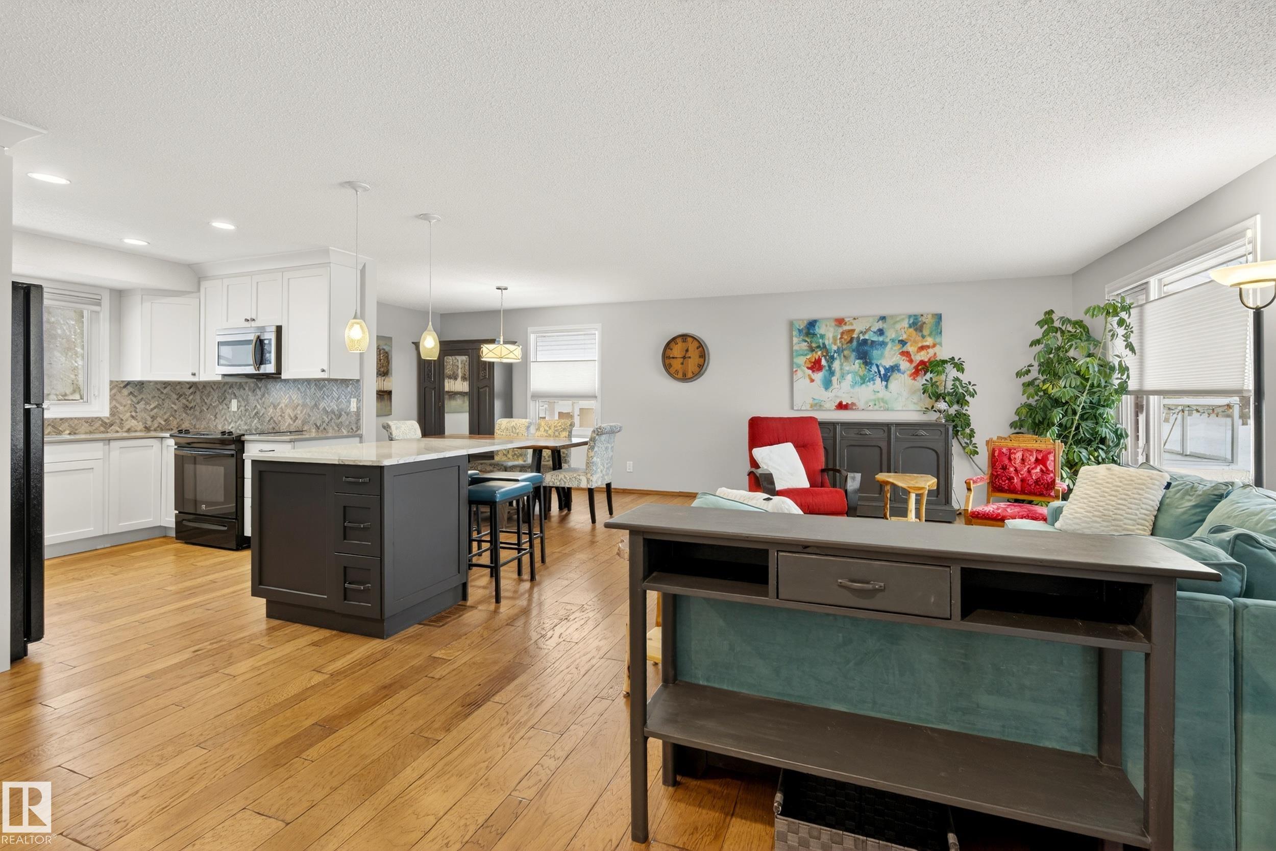 17 Austin Crescent, Akinsdale, St. Albert