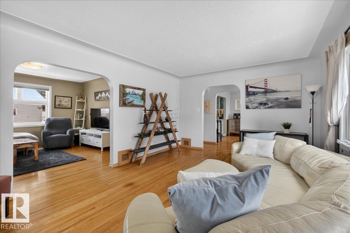 Photo 10 at 11302 56 Street NW, Highlands, Edmonton
