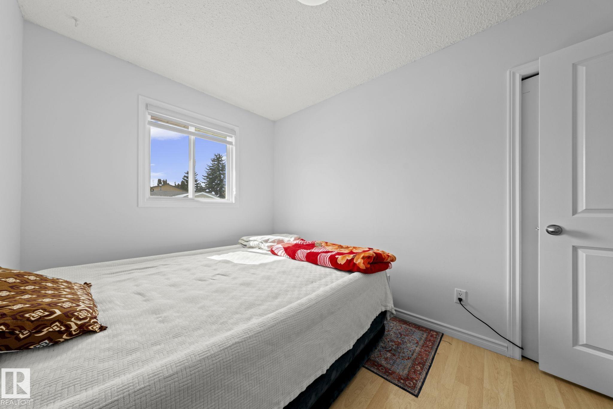 Photo 17 at 5418 17a Avenue NW, Meyokumin, Edmonton