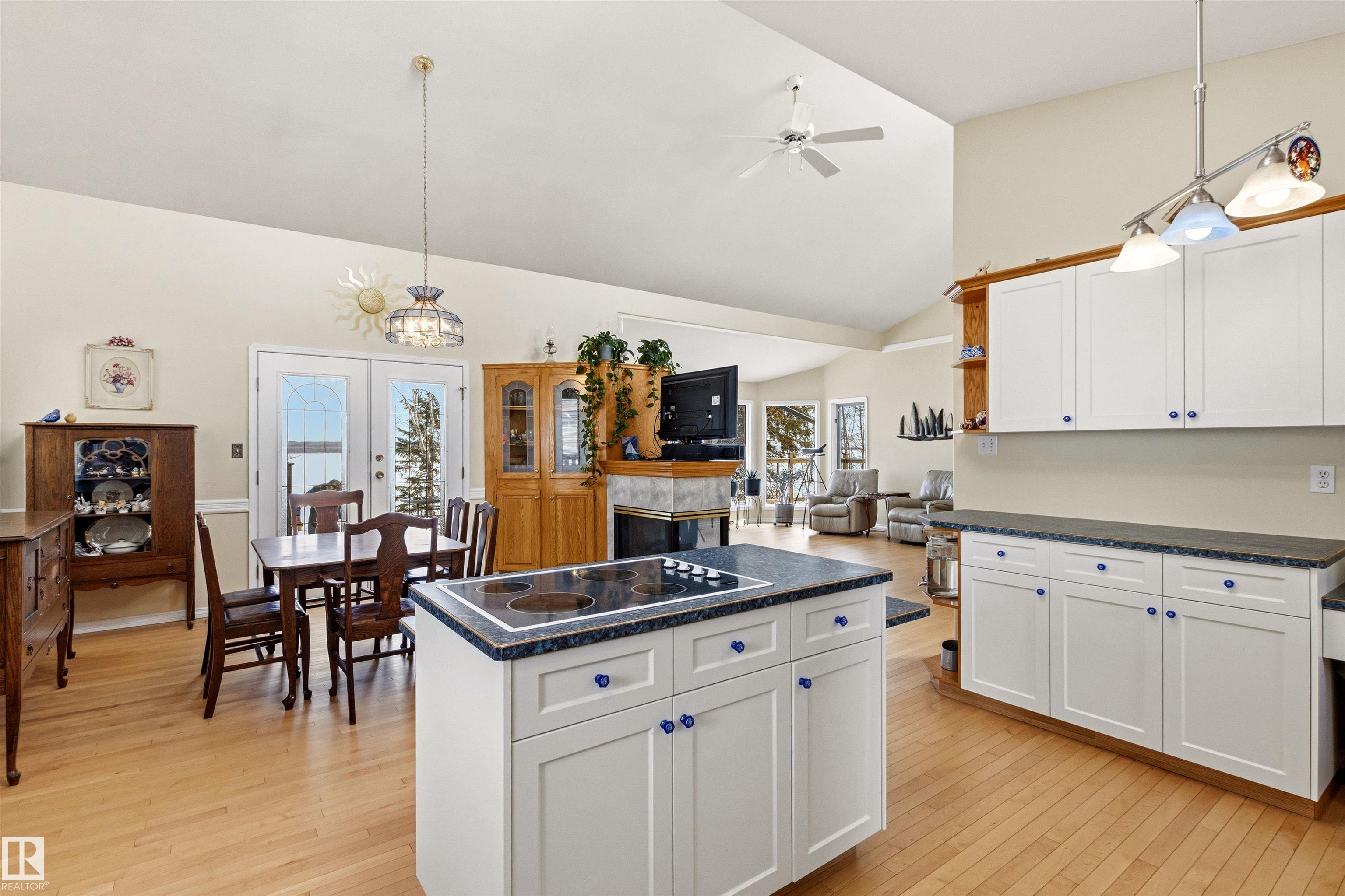 Photo 9 at 16 - 53004 Rge Road 54a, South Seba Beach, Rural Parkland County