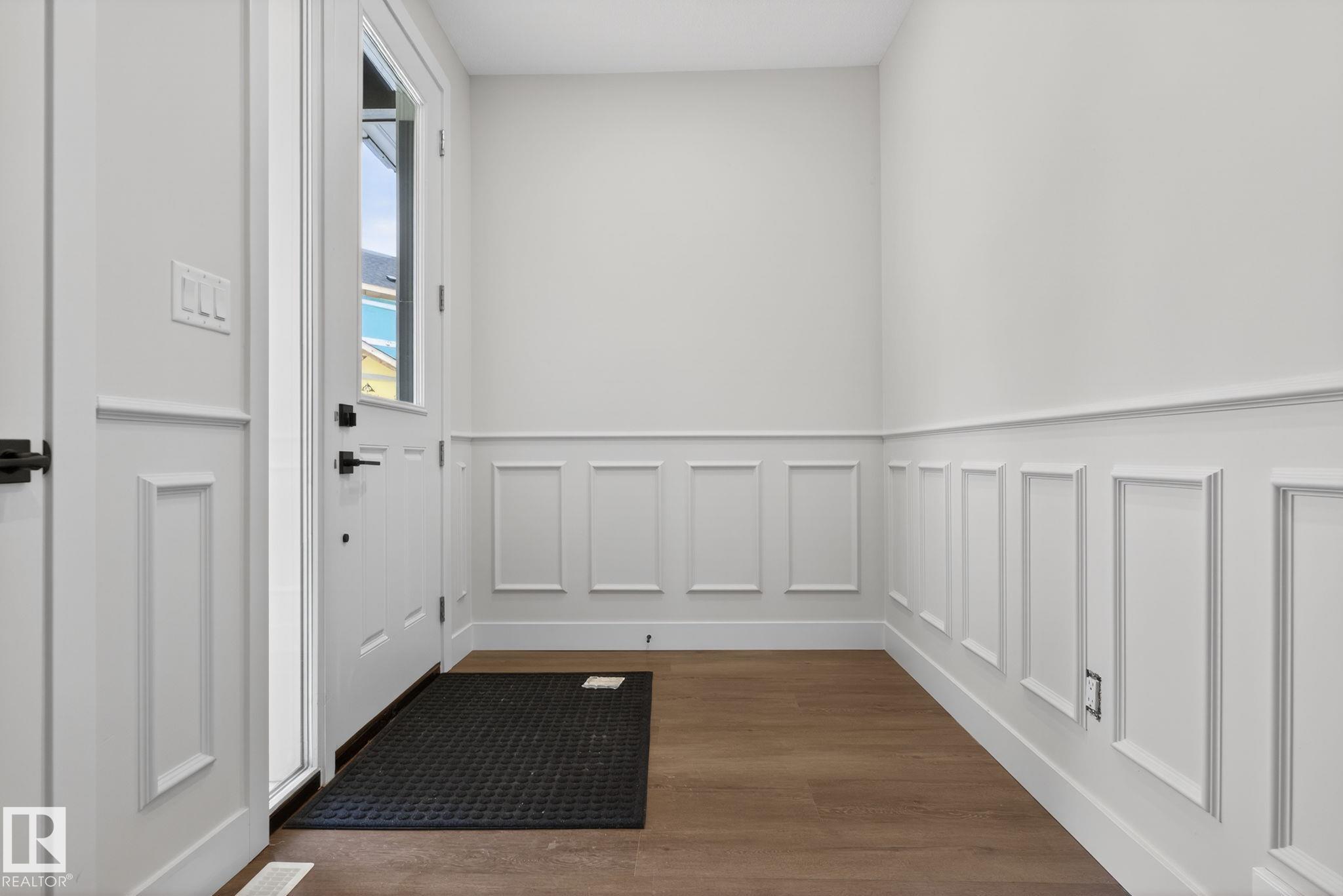 Photo 5 at 1129 Gyrfalcon Crescent NW, Hawks Ridge, Edmonton