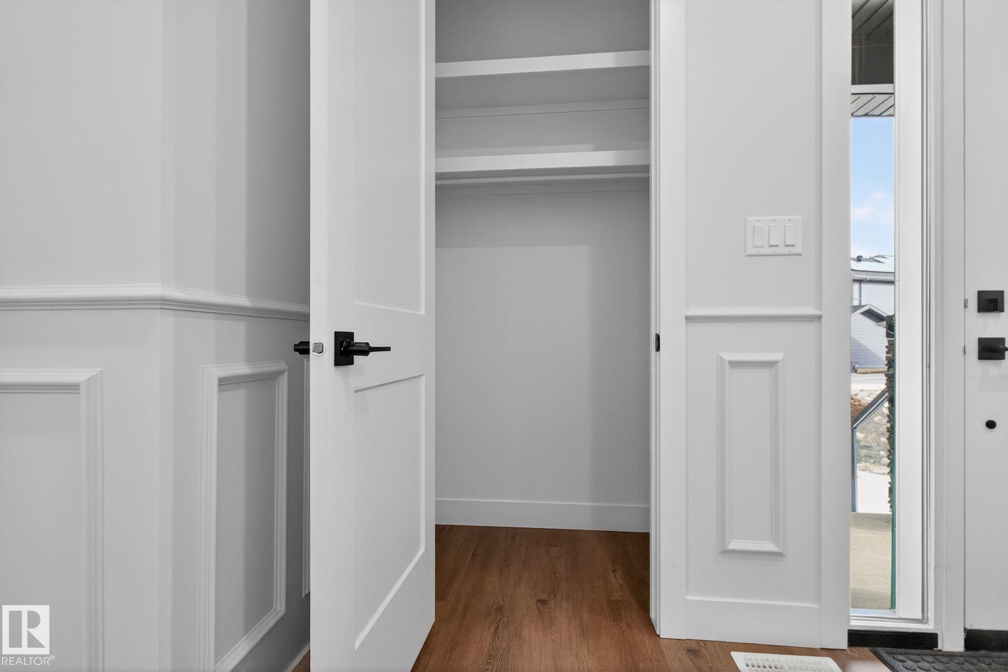 Photo 7 at 1129 Gyrfalcon Crescent NW, Hawks Ridge, Edmonton