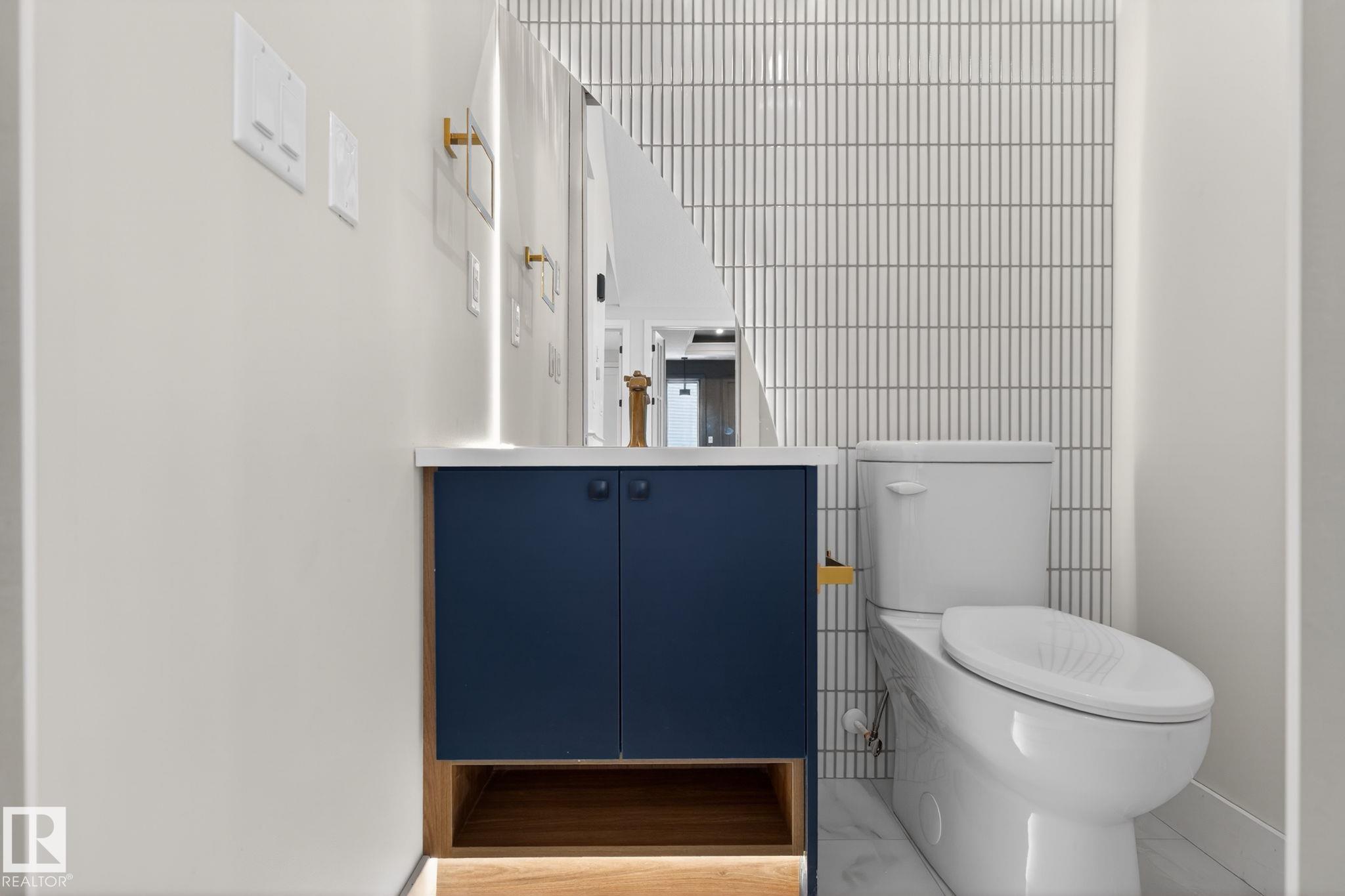 Photo 10 at 1129 Gyrfalcon Crescent NW, Hawks Ridge, Edmonton