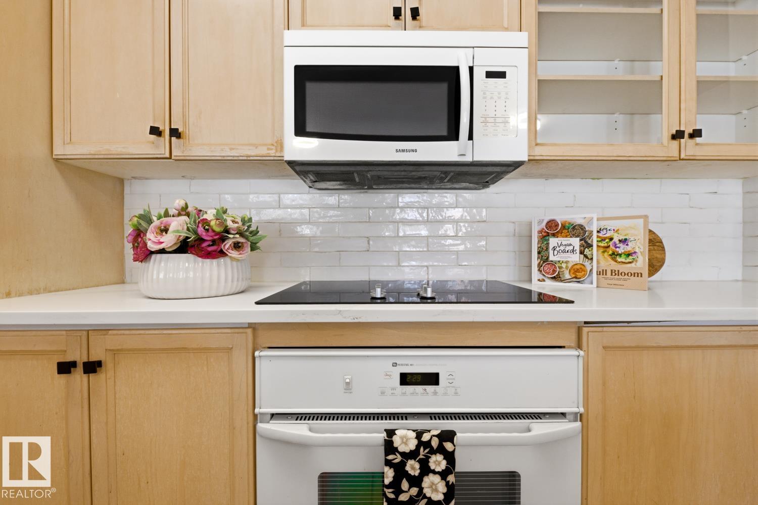 Photo 11 at 124 - 10023 110 Street NW, Wîhkwêntôwin, Edmonton