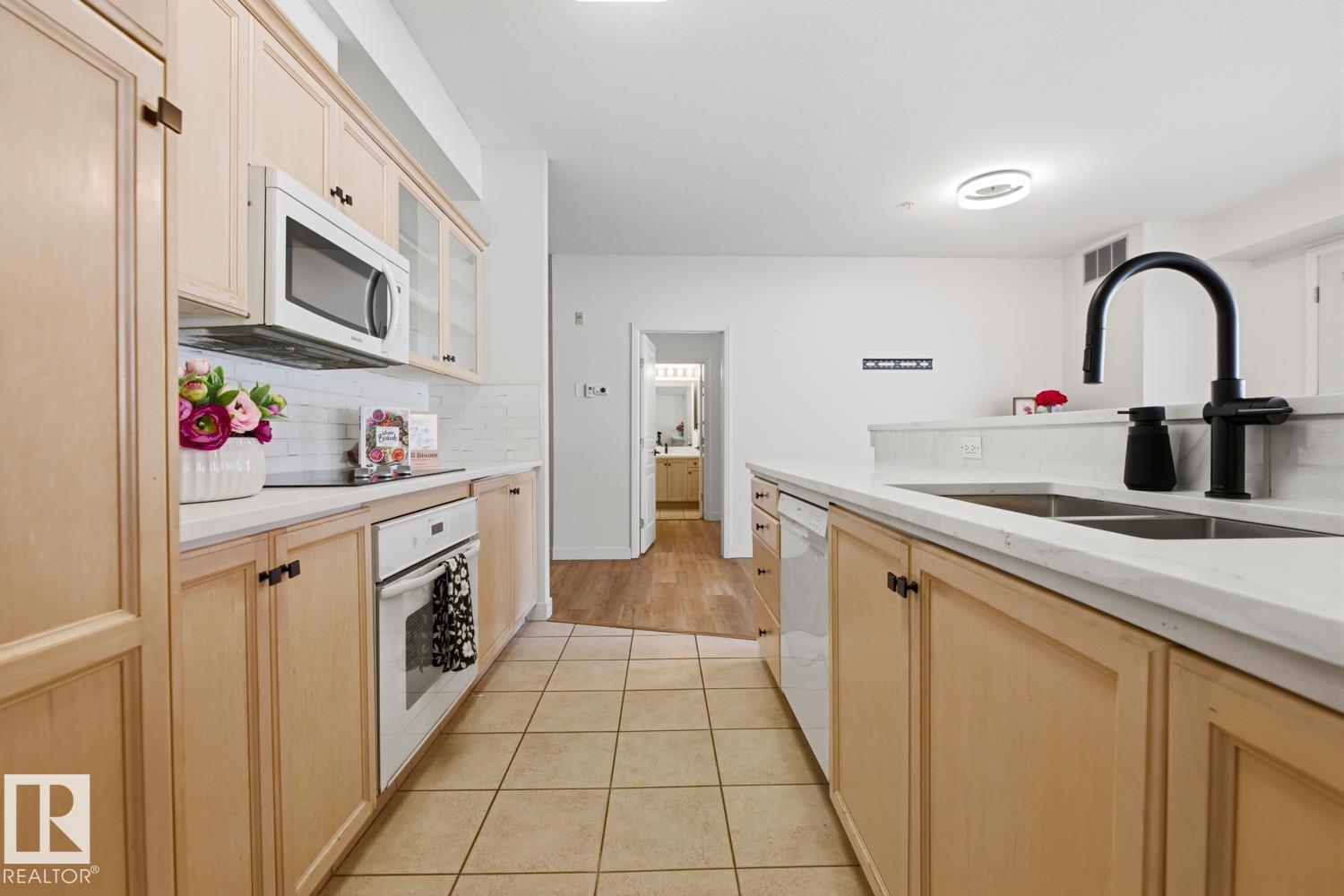 Photo 12 at 124 - 10023 110 Street NW, Wîhkwêntôwin, Edmonton