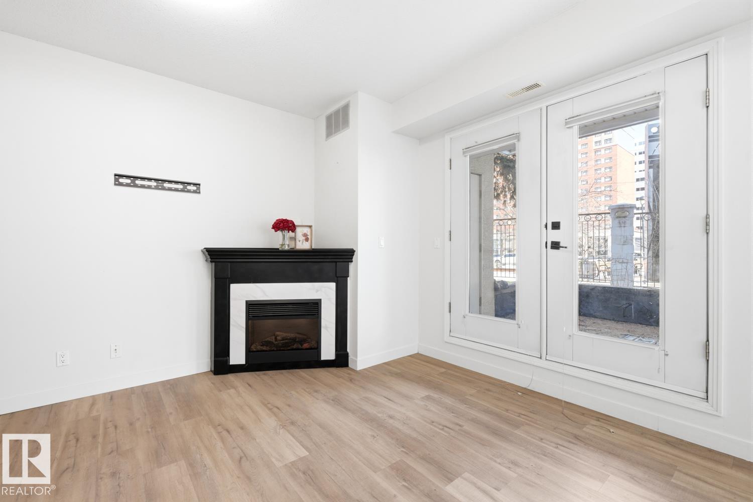 Photo 18 at 124 - 10023 110 Street NW, Wîhkwêntôwin, Edmonton