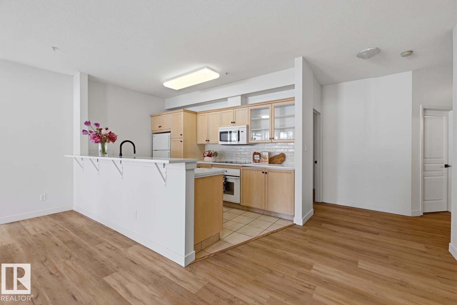 124 - 10023 110 Street NW, Wîhkwêntôwin, Edmonton