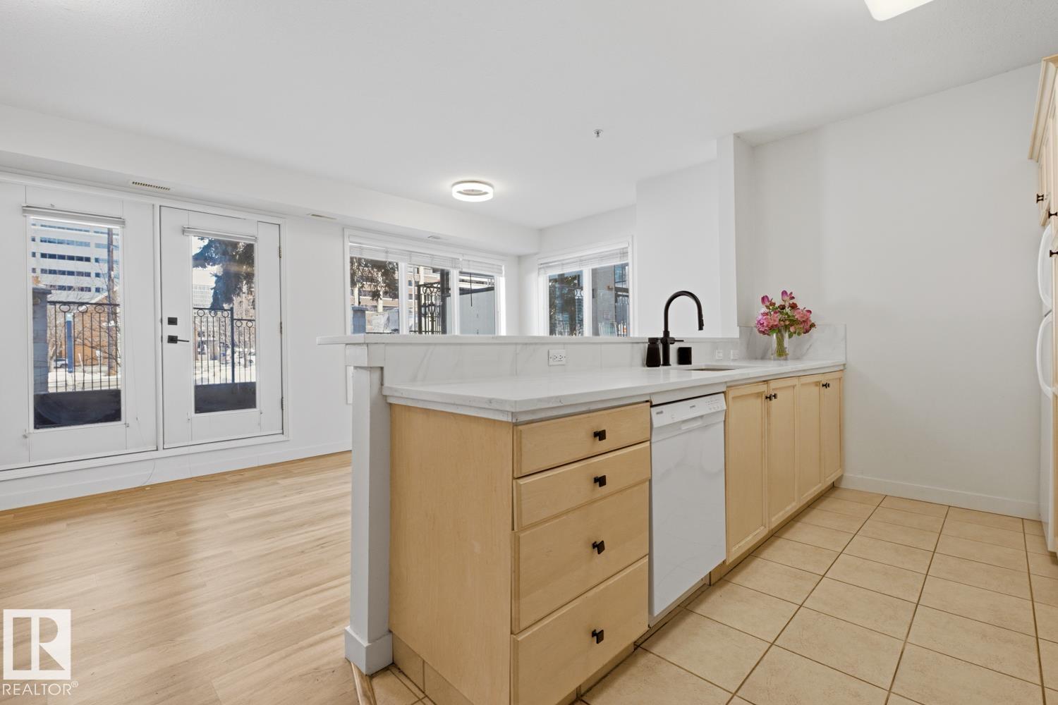 Photo 8 at 124 - 10023 110 Street NW, Wîhkwêntôwin, Edmonton