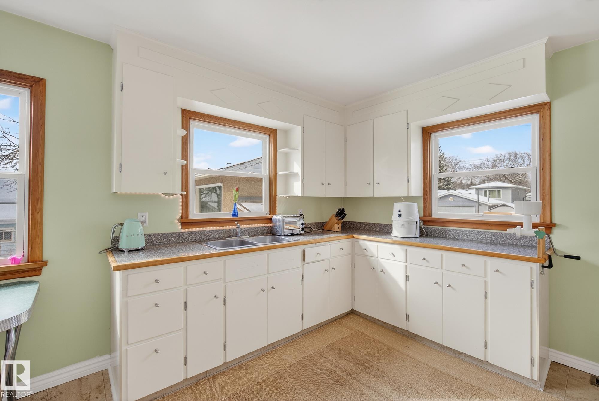 Photo 14 at 10336 80 Street NW, Forest Heights, Edmonton