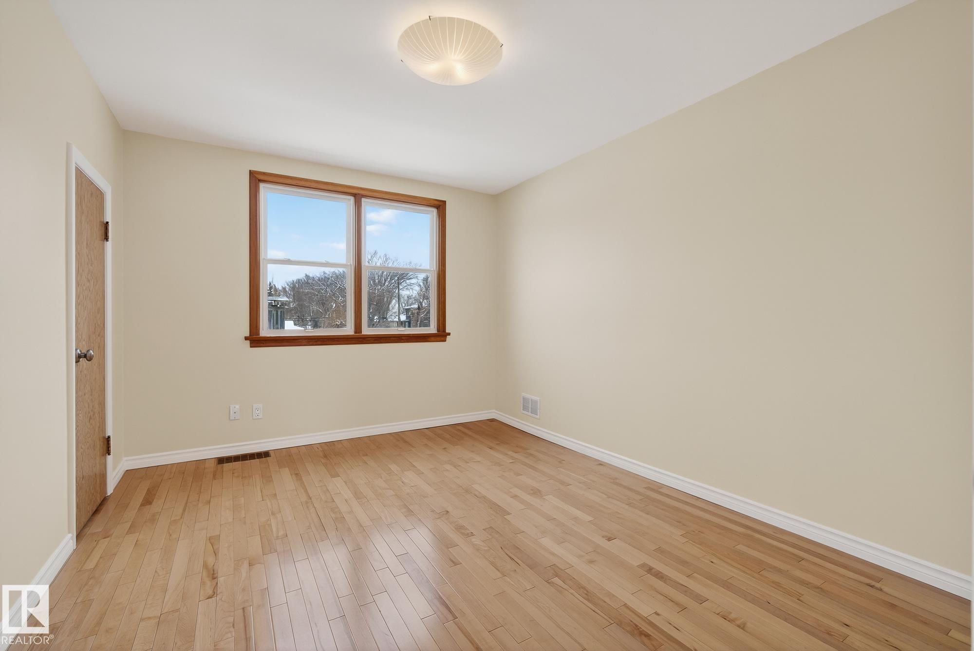 Photo 31 at 10336 80 Street NW, Forest Heights, Edmonton