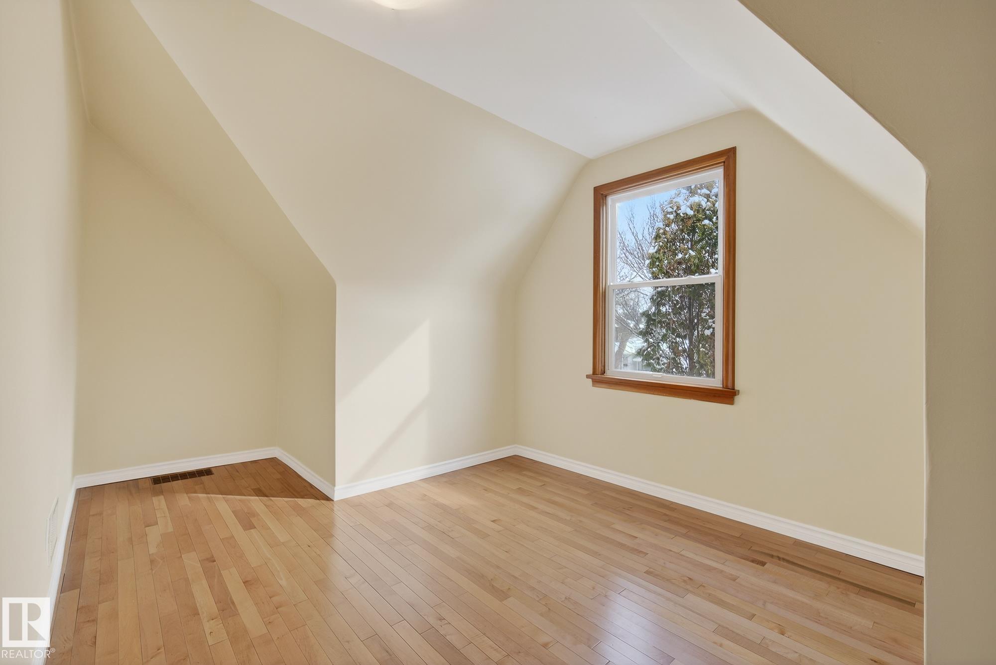 Photo 33 at 10336 80 Street NW, Forest Heights, Edmonton