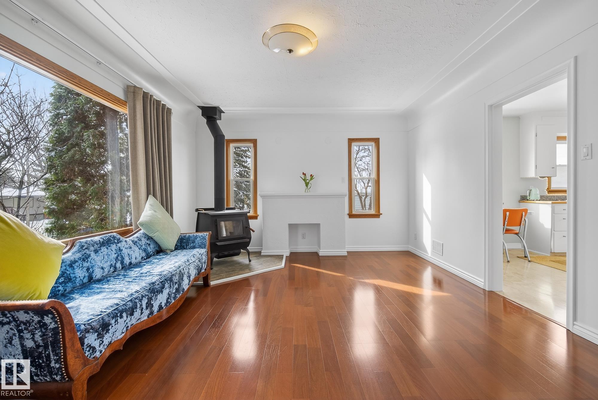 Photo 10 at 10336 80 Street NW, Forest Heights, Edmonton