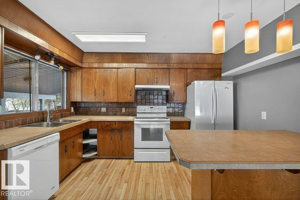 Photo 17 at 10316 42 Street E NW, Gold Bar, Edmonton