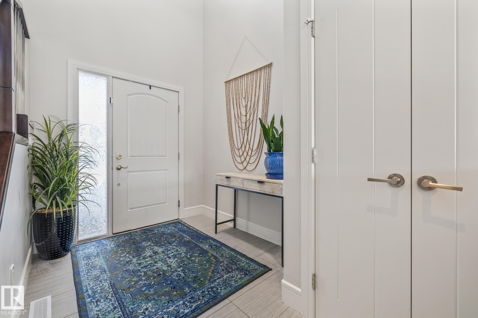 Photo 3 at 3864 Robins Crescent NW, Starling, Edmonton