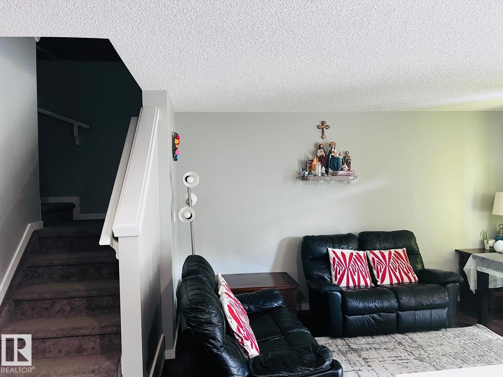 Photo 5 at 4427 6 Street NW, Maple Crest, Edmonton