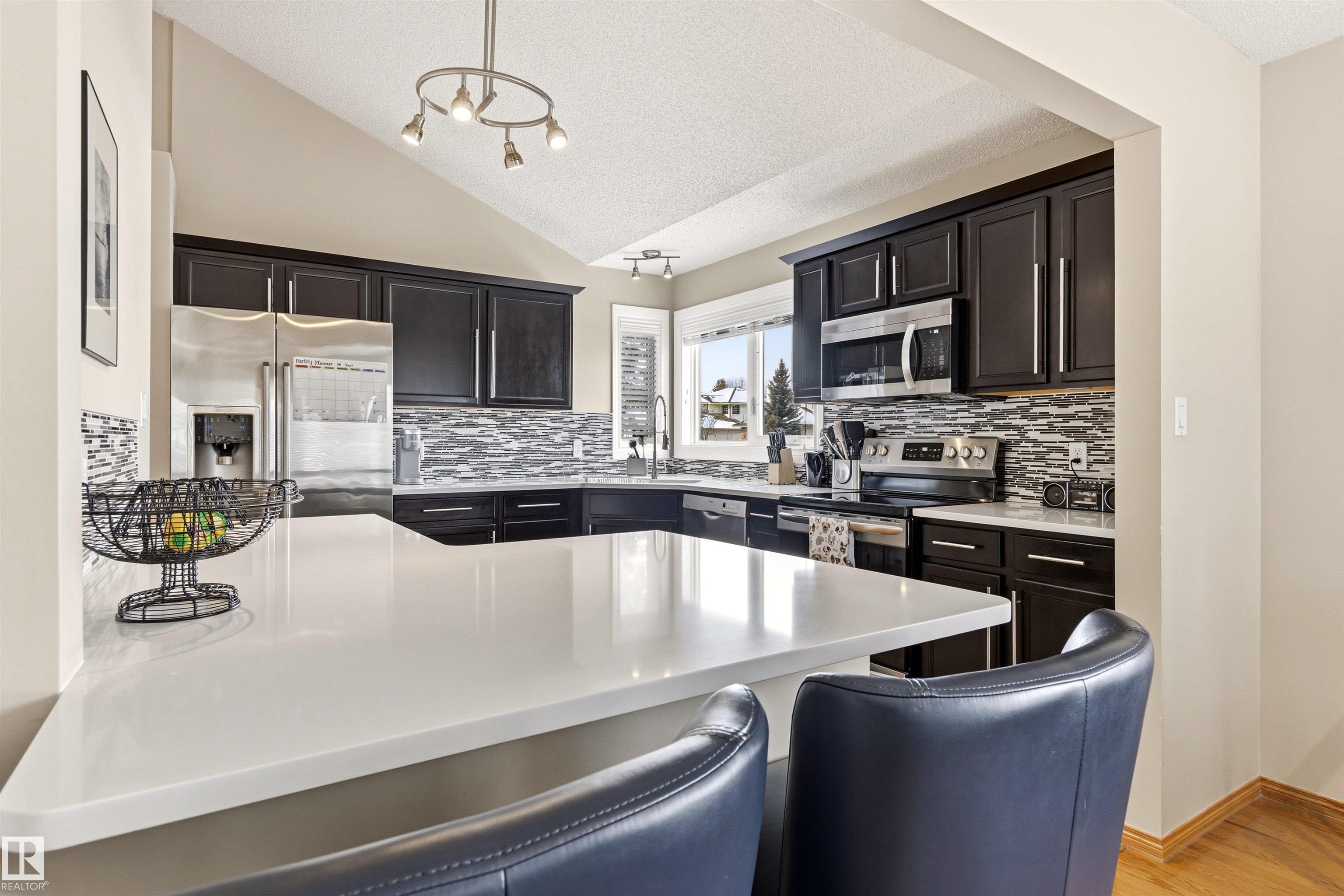 Photo 11 at 11231 12 Avenue NW, Twin Brooks, Edmonton