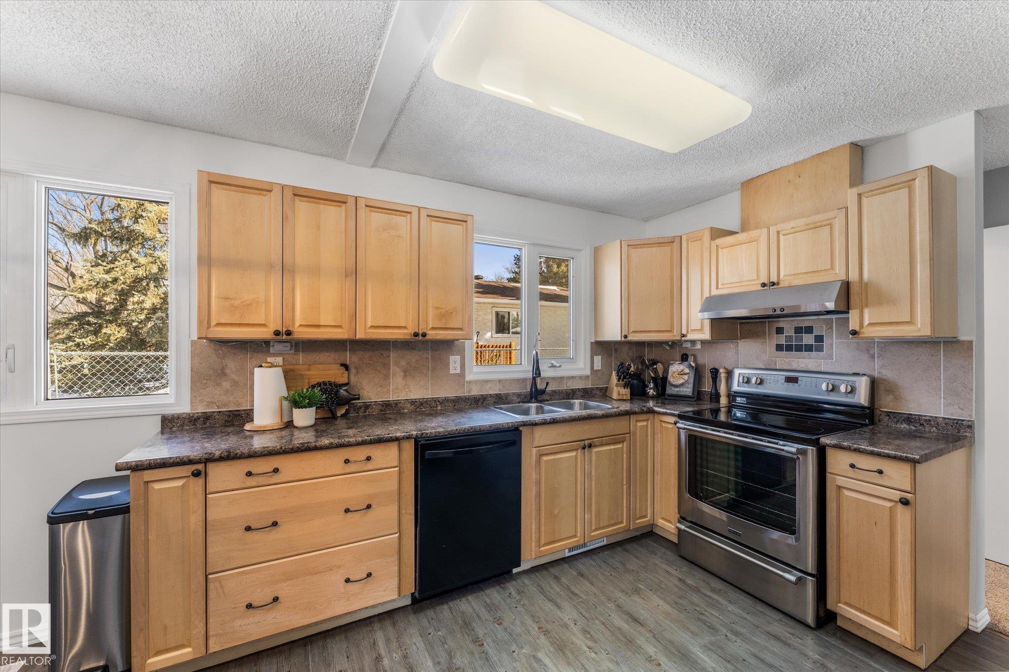 Photo 12 at 33 Meredian Road, Mills Haven, Sherwood Park