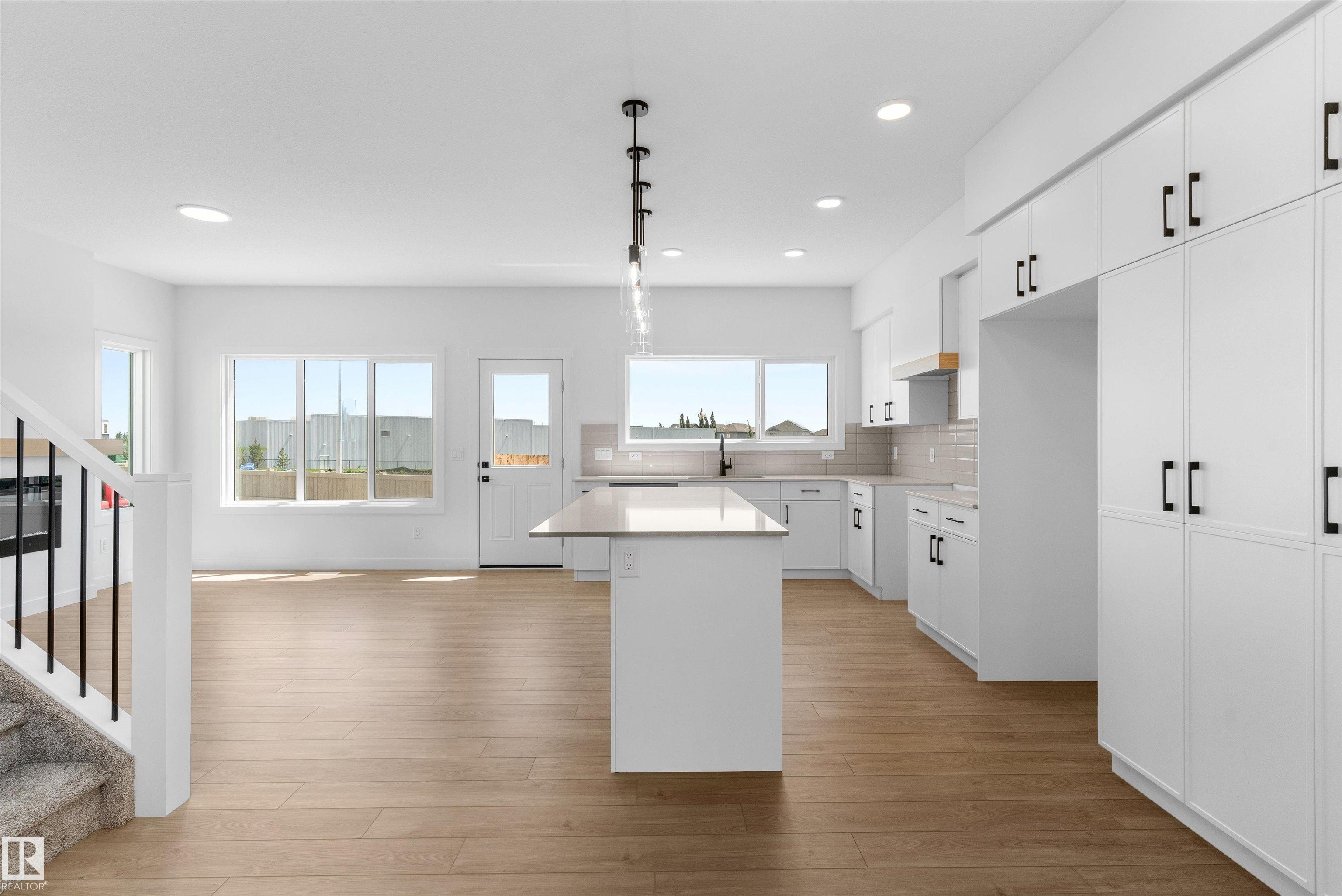 https://zimg.paragon.ice.com/ParagonImages/Property/PM/RAE/225393002/11/0/0/f7430b1808d3a381eaf143d807c03384/1/93277d28cc26c6e55feeefe531e2f9ef/225393002-92d080a3-ac1d-45e1-b6b0-afa05d41c039.JPG