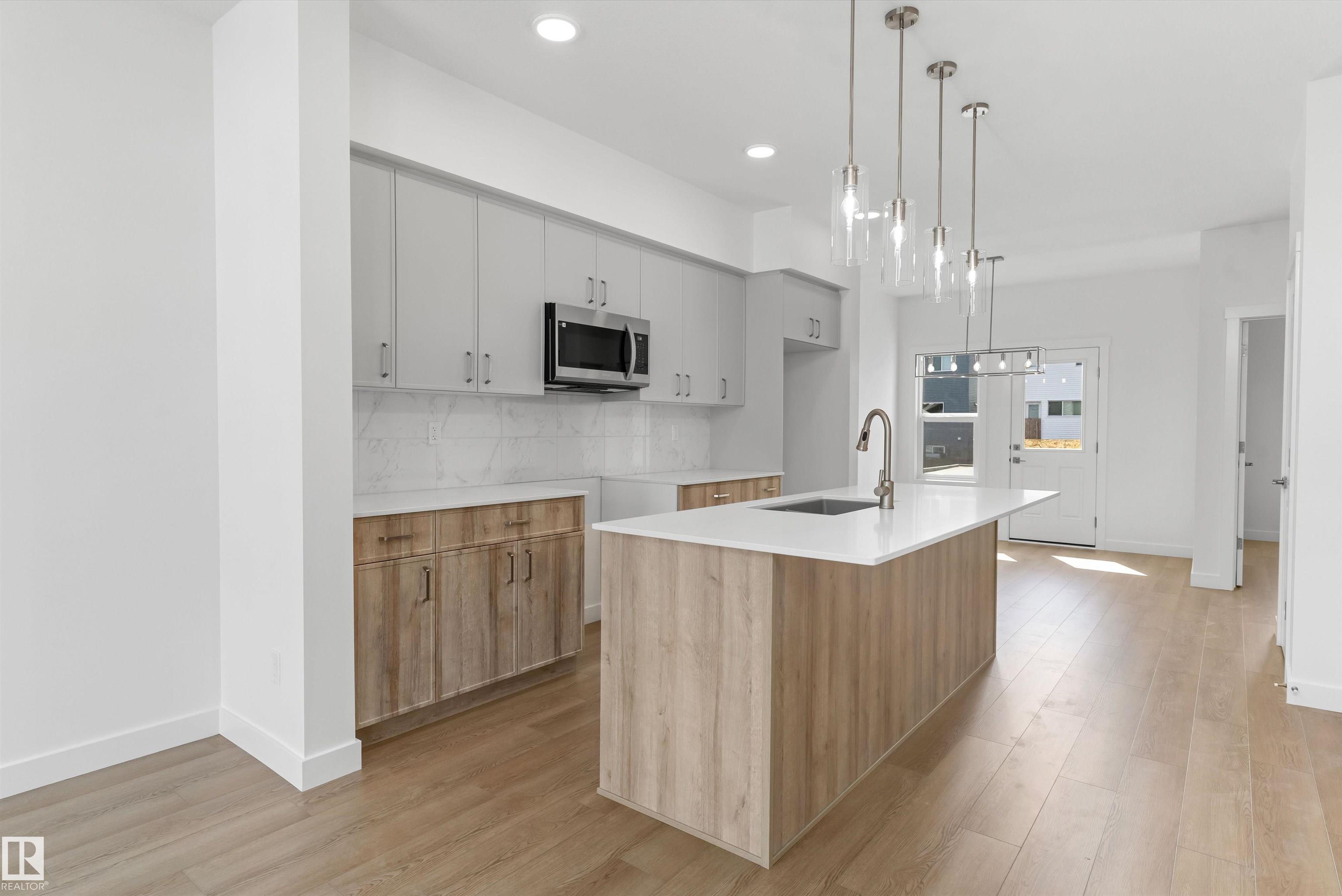 https://zimg.paragon.ice.com/ParagonImages/Property/PM/RAE/225393006/16/0/0/f7aacd2639cbf43bb13e2f5a113f3e8b/1/7c4ea06c93ade350881c49a126653fea/225393006-19bf9870-e7e3-48f0-be3f-3ab8aca15d46.JPG