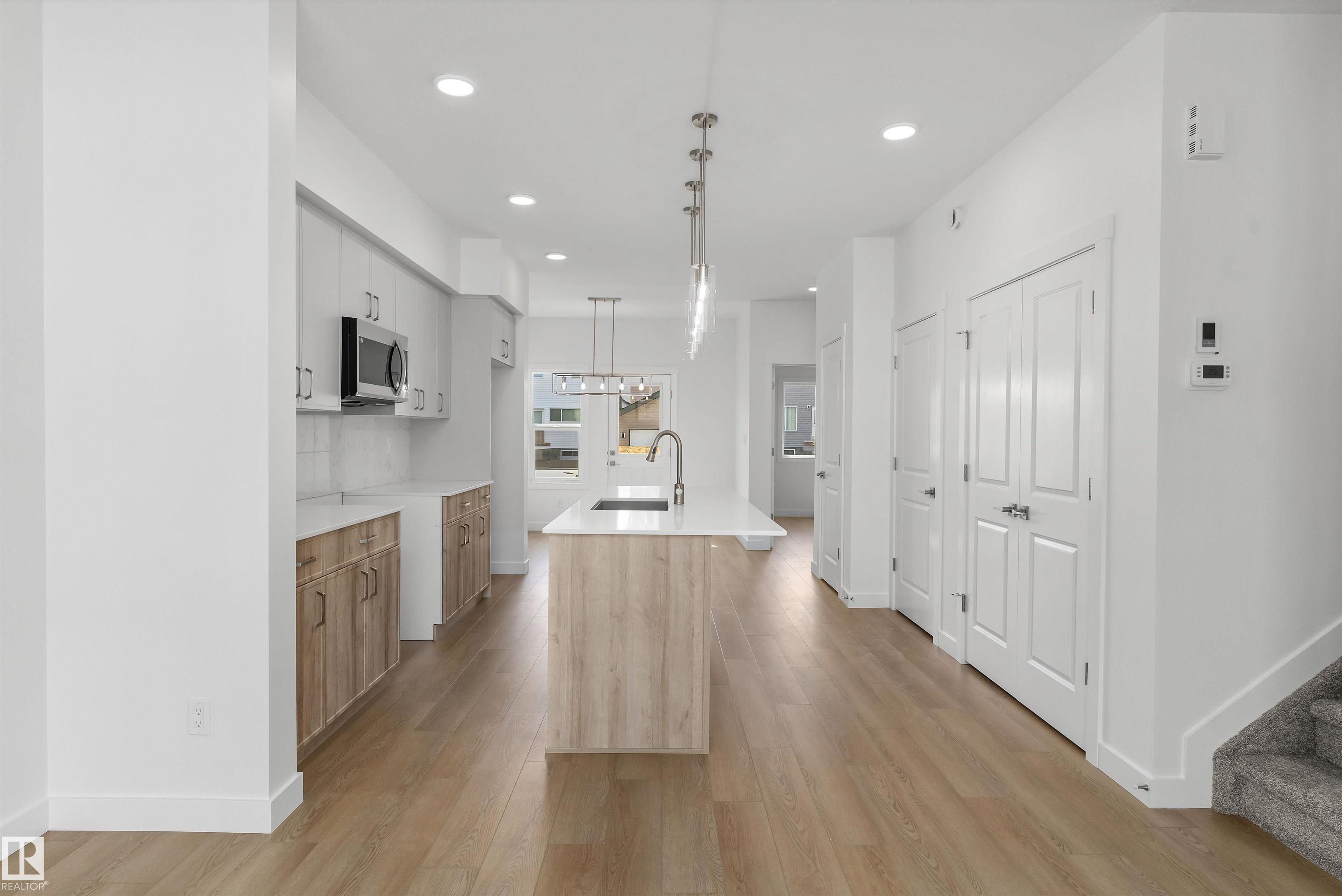 https://zimg.paragon.ice.com/ParagonImages/Property/PM/RAE/225393006/17/0/0/275e4f7fc3e980292eee508712c9217d/1/7c4ea06c93ade350881c49a126653fea/225393006-88fef07d-a96a-48b9-a6e1-3085d4c54e68.JPG
